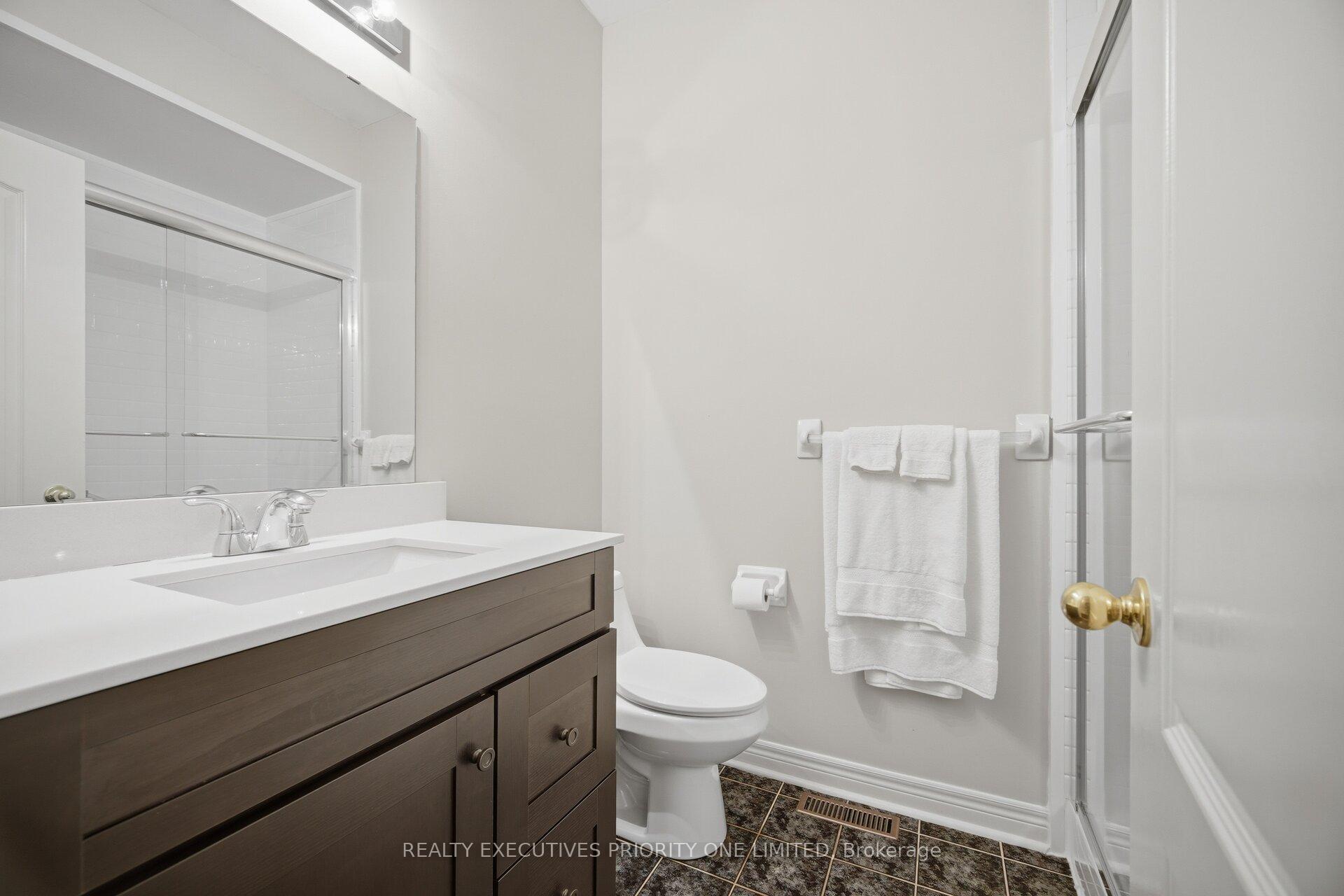 Photo 28 of 222 Caproni Drive, Vaughan, Maple — HOMEH