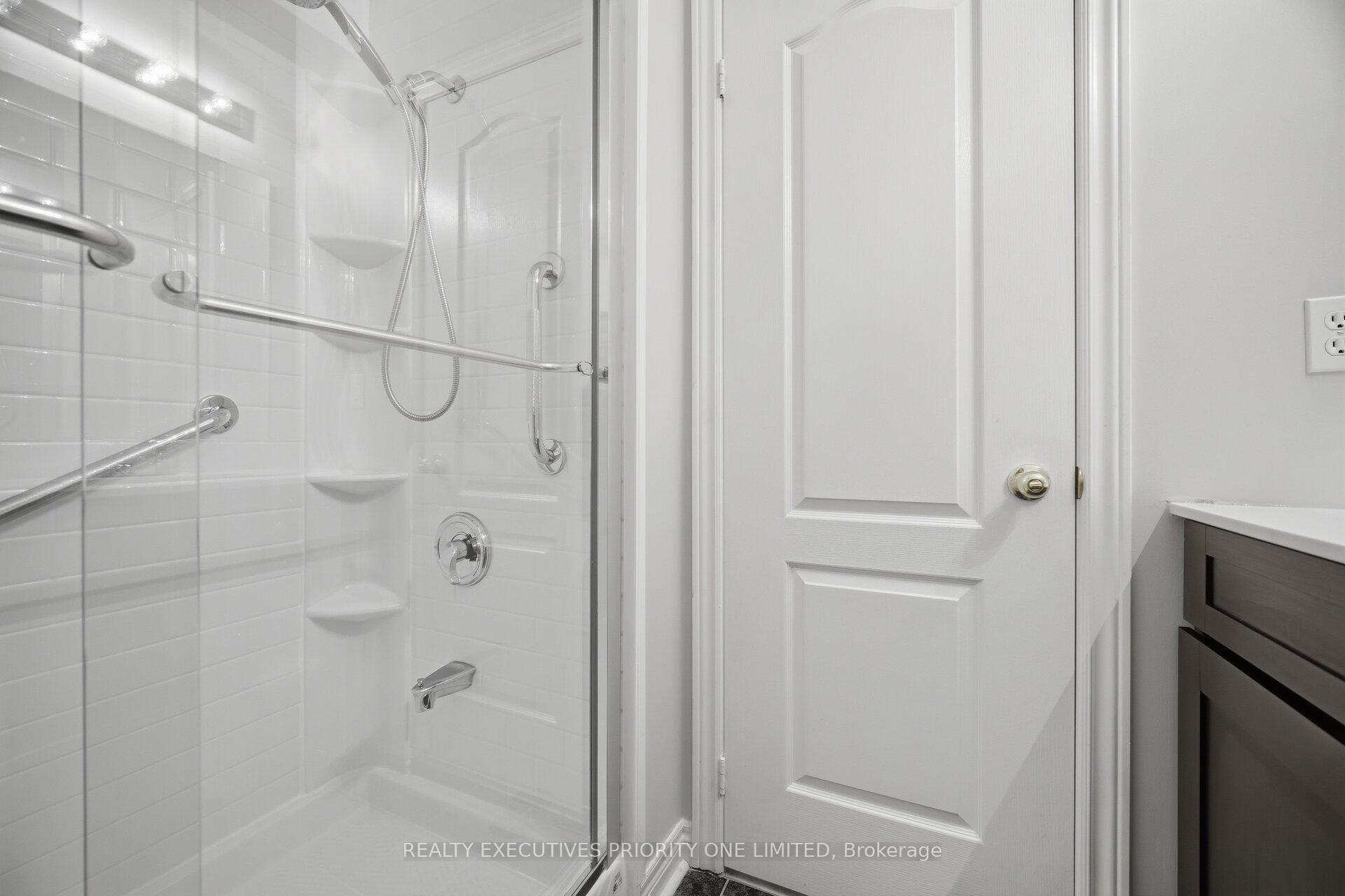Photo 29 of 222 Caproni Drive, Vaughan, Maple — HOMEH