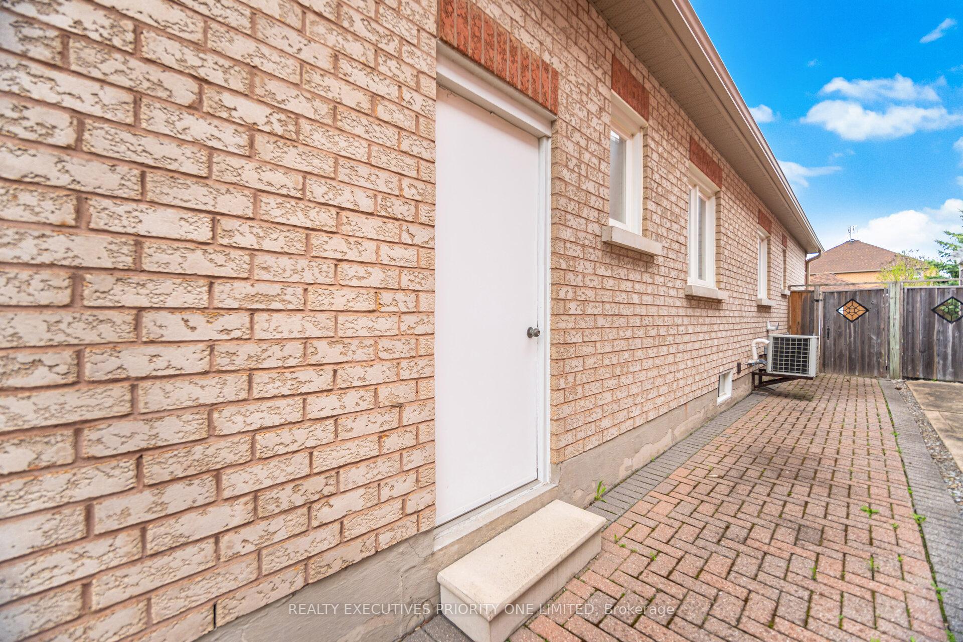 Photo 32 of 222 Caproni Drive, Vaughan, Maple — HOMEH