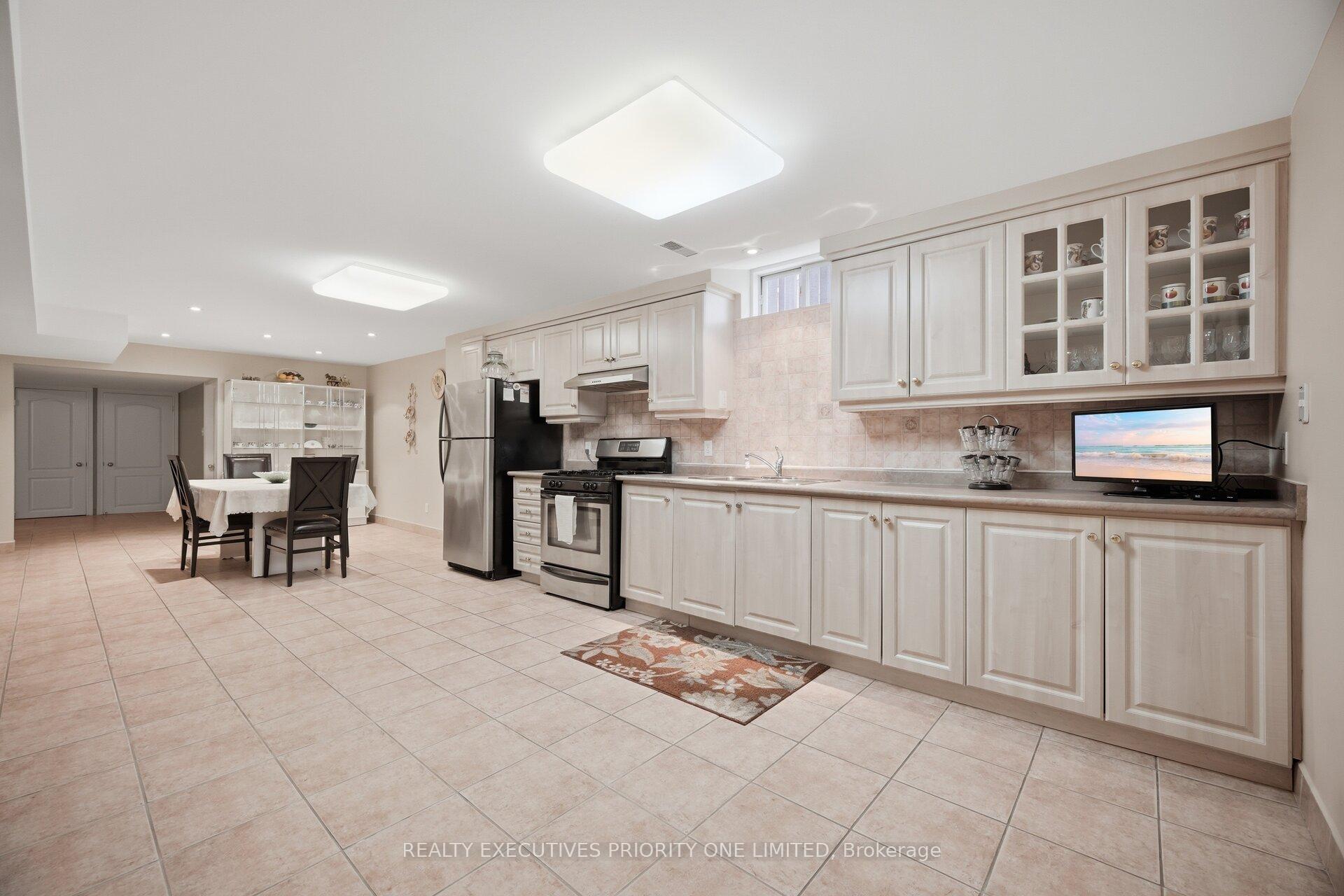 Photo 35 of 222 Caproni Drive, Vaughan, Maple — HOMEH