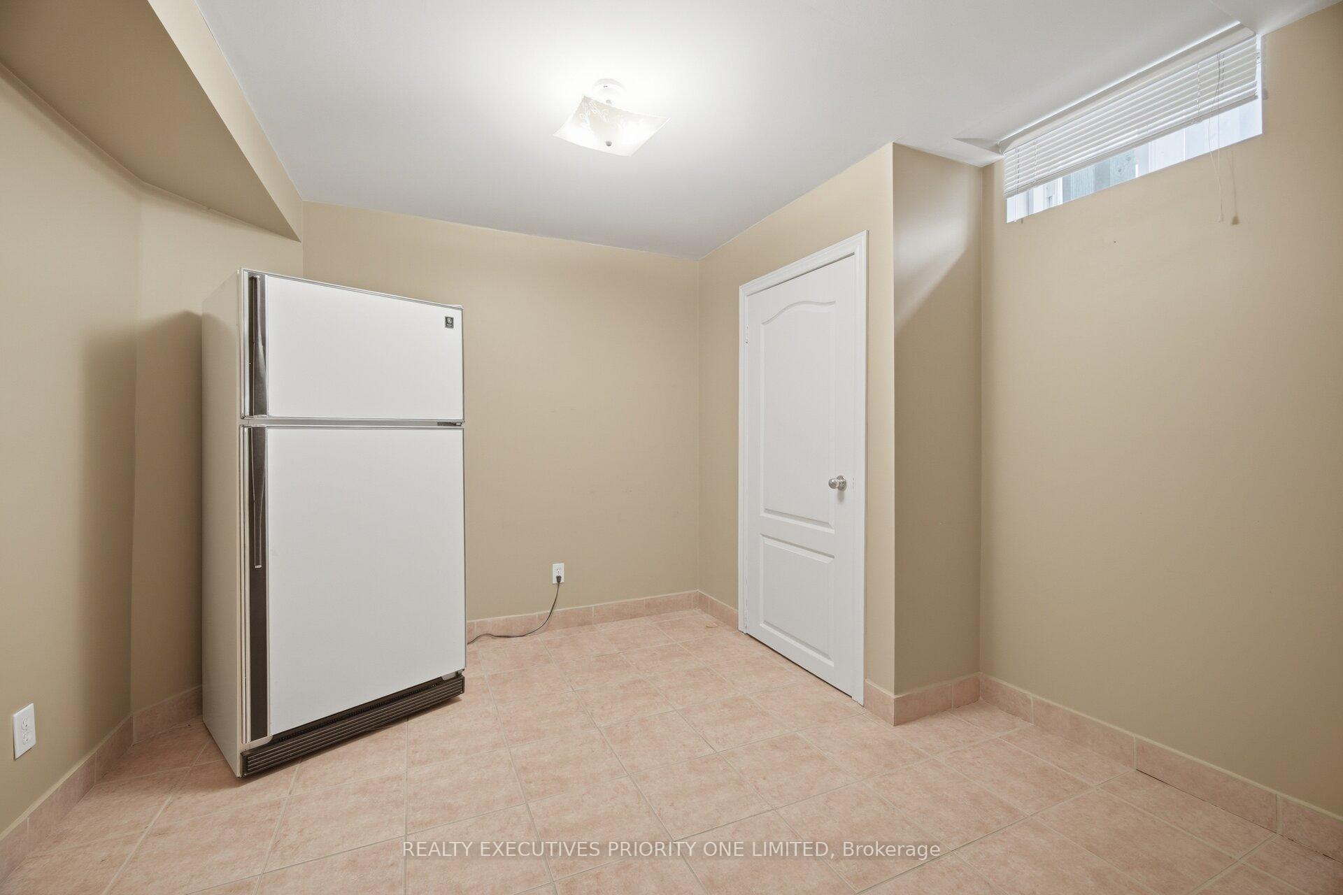 Photo 39 of 222 Caproni Drive, Vaughan, Maple — HOMEH