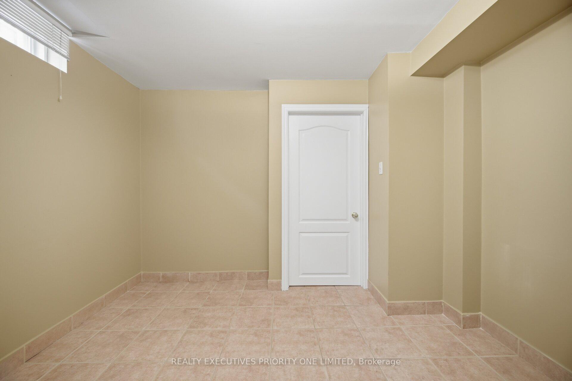 Photo 40 of 222 Caproni Drive, Vaughan, Maple — HOMEH