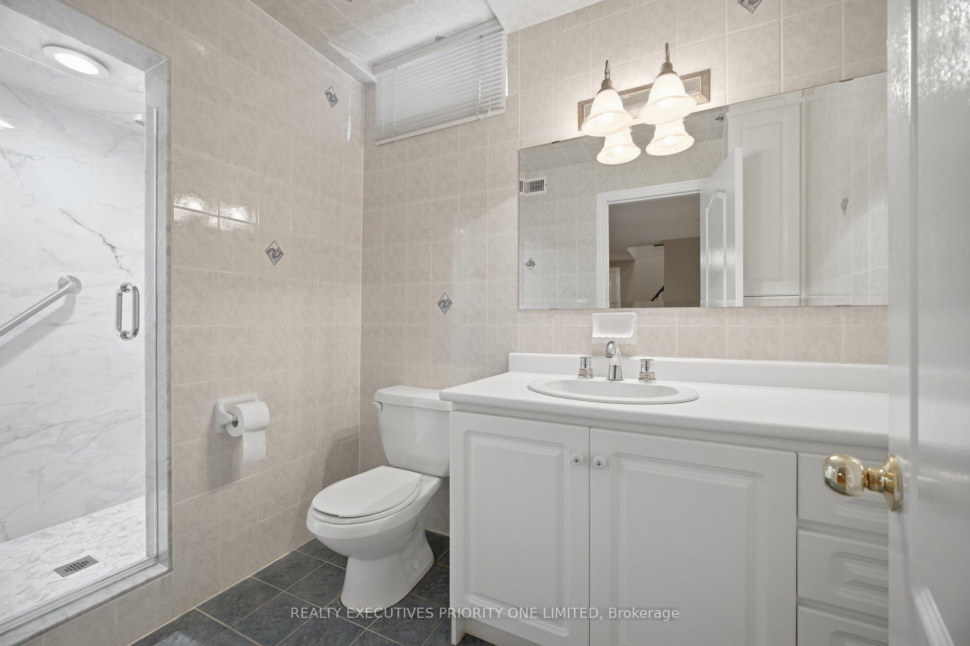 Photo 41 of 222 Caproni Drive, Vaughan, Maple — HOMEH