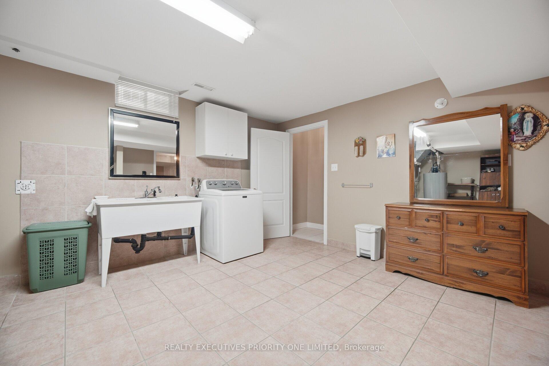 Photo 42 of 222 Caproni Drive, Vaughan, Maple — HOMEH