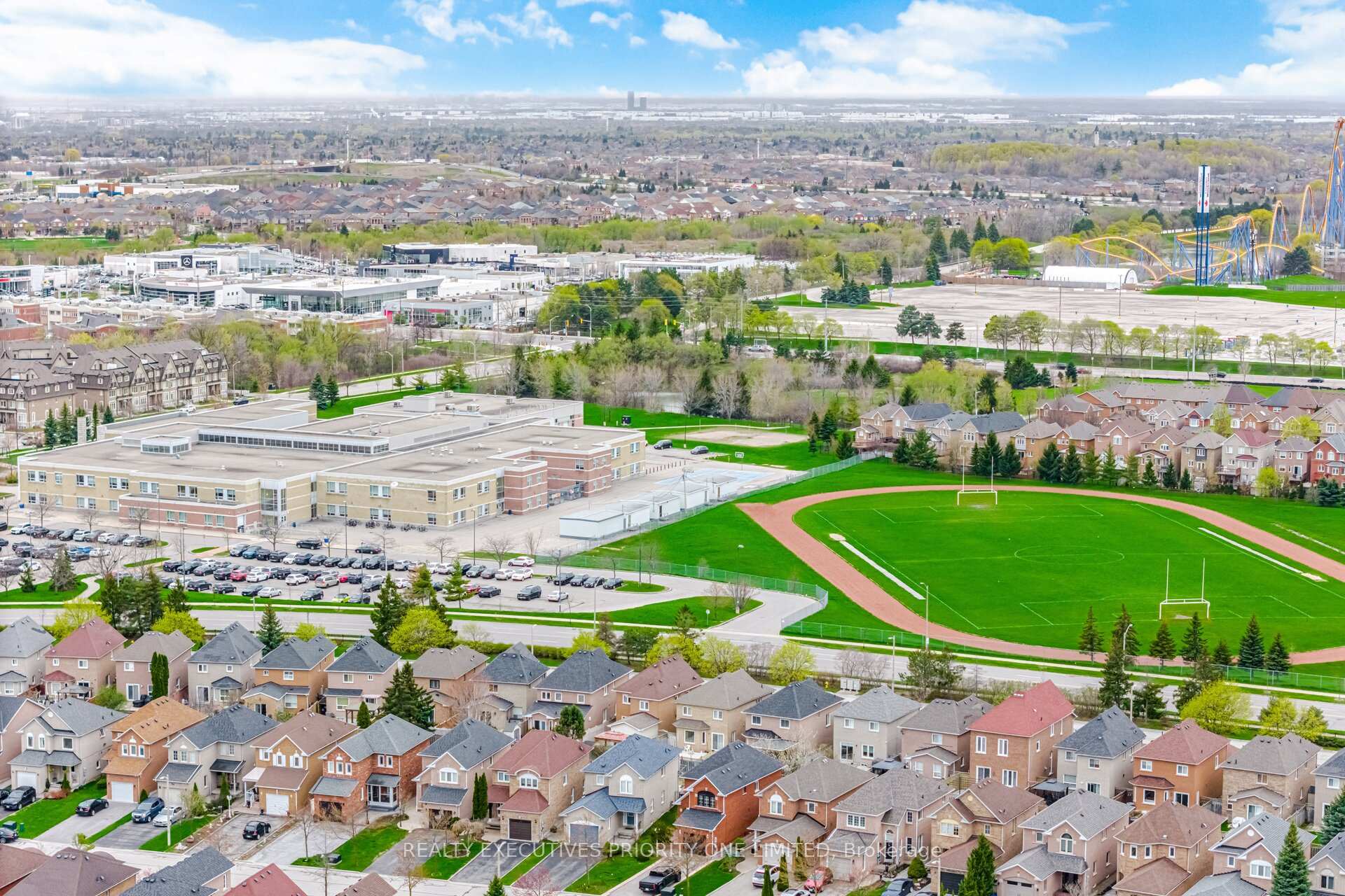 Photo 48 of 222 Caproni Drive, Vaughan, Maple — HOMEH