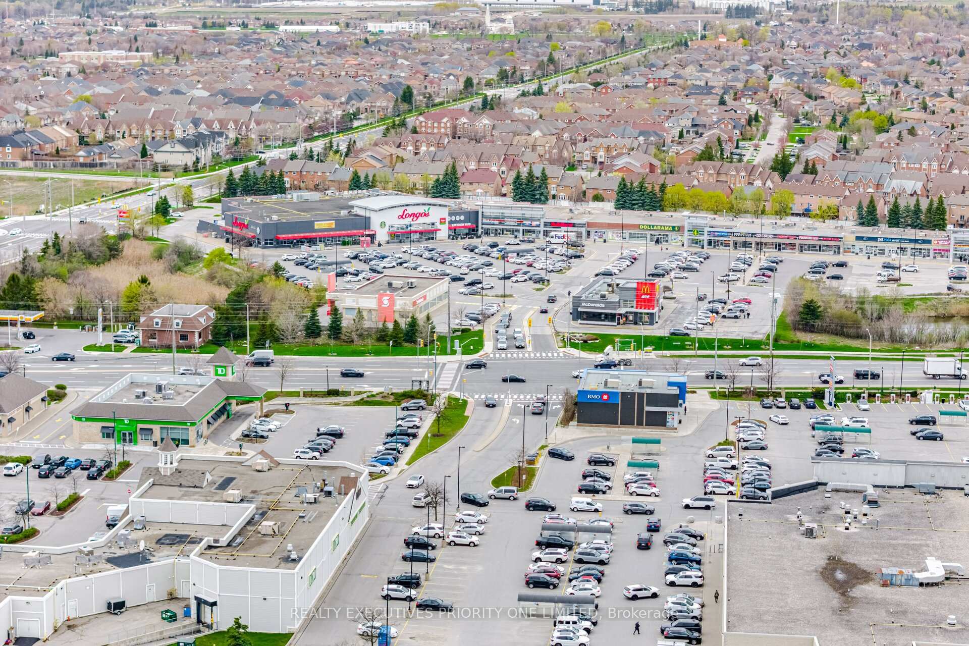 Photo 50 of 222 Caproni Drive, Vaughan, Maple — HOMEH