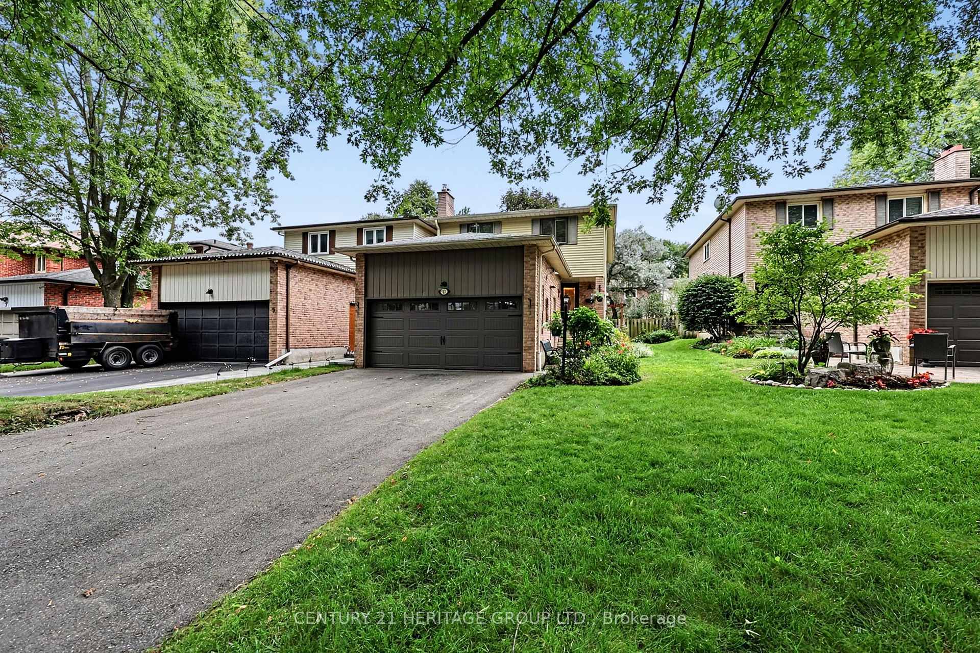 Photo 3 of 11 Bishop Crescent, Markham, Markham Village — HOMEH