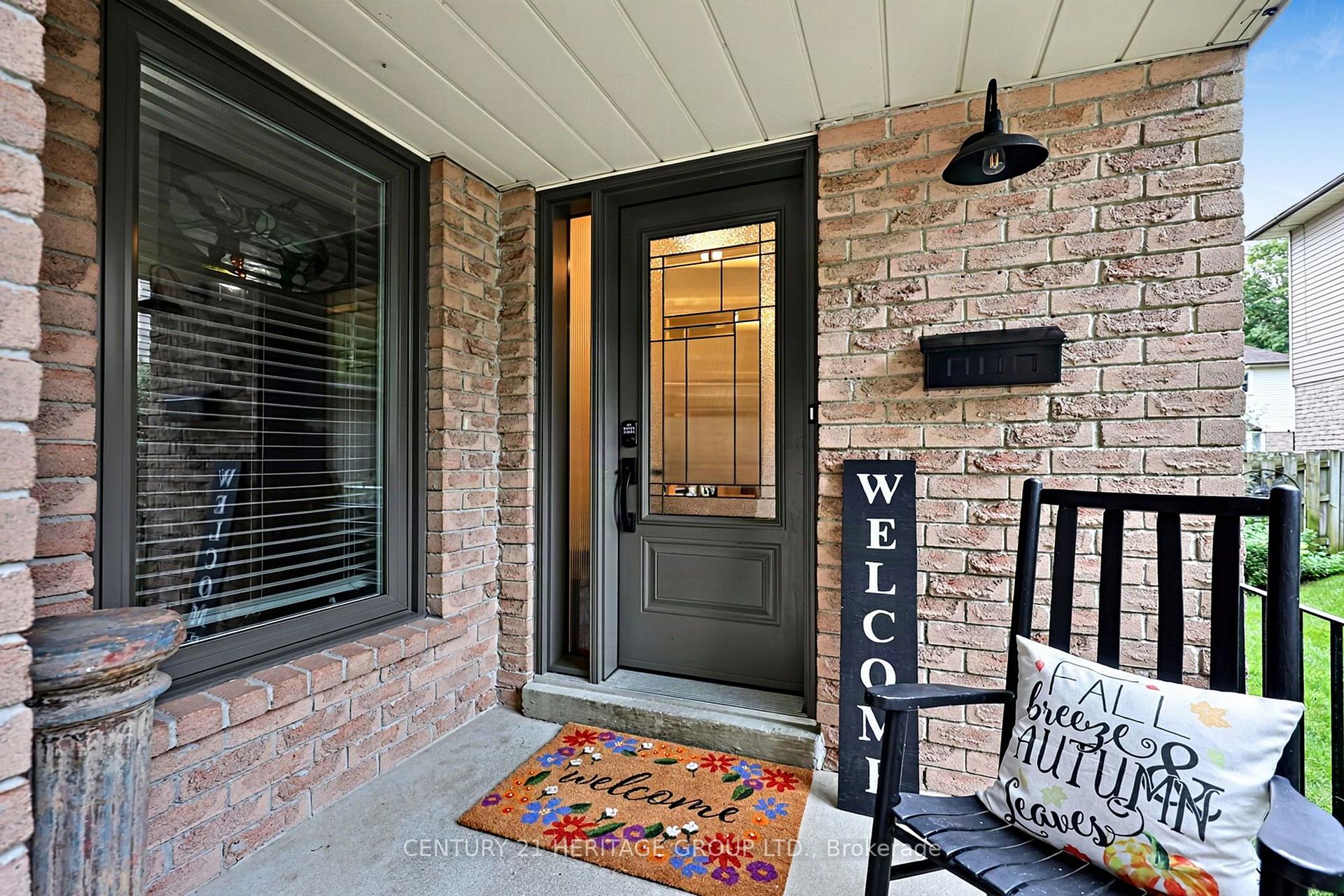 Photo 5 of 11 Bishop Crescent, Markham, Markham Village — HOMEH