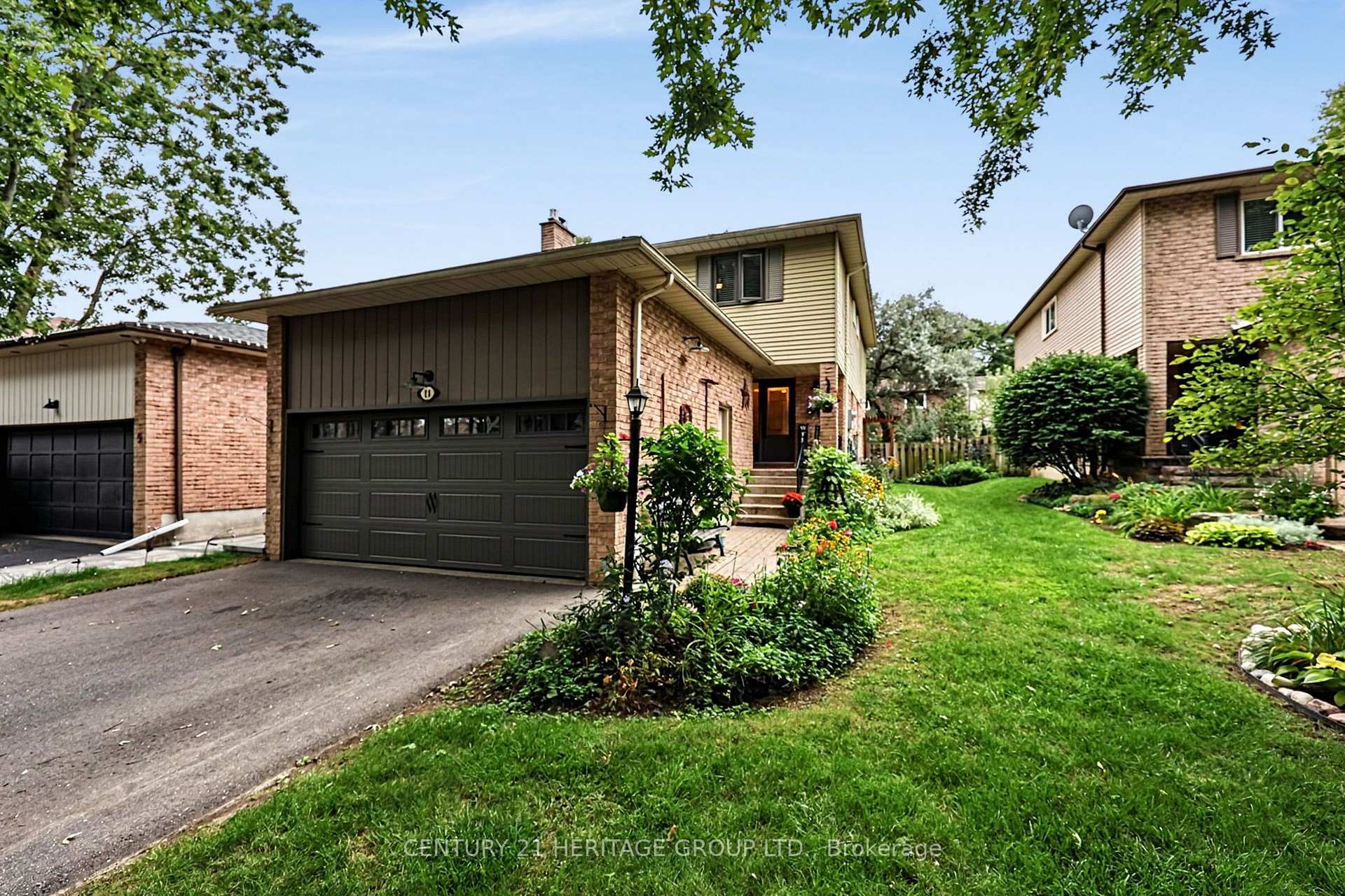 Photo 4 of 11 Bishop Crescent, Markham, Markham Village — HOMEH