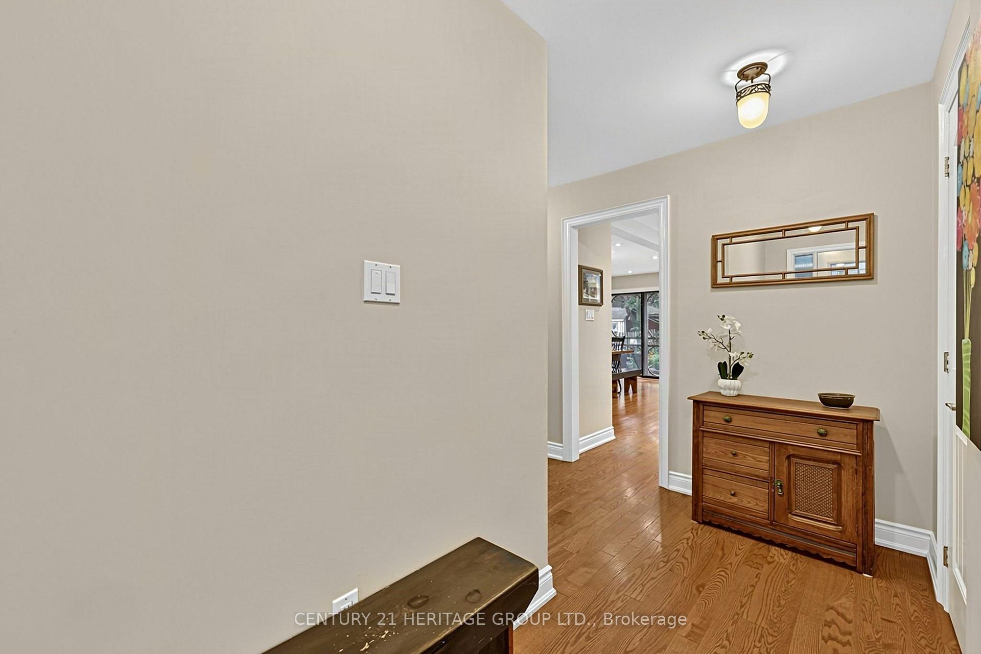 Photo 7 of 11 Bishop Crescent, Markham, Markham Village — HOMEH