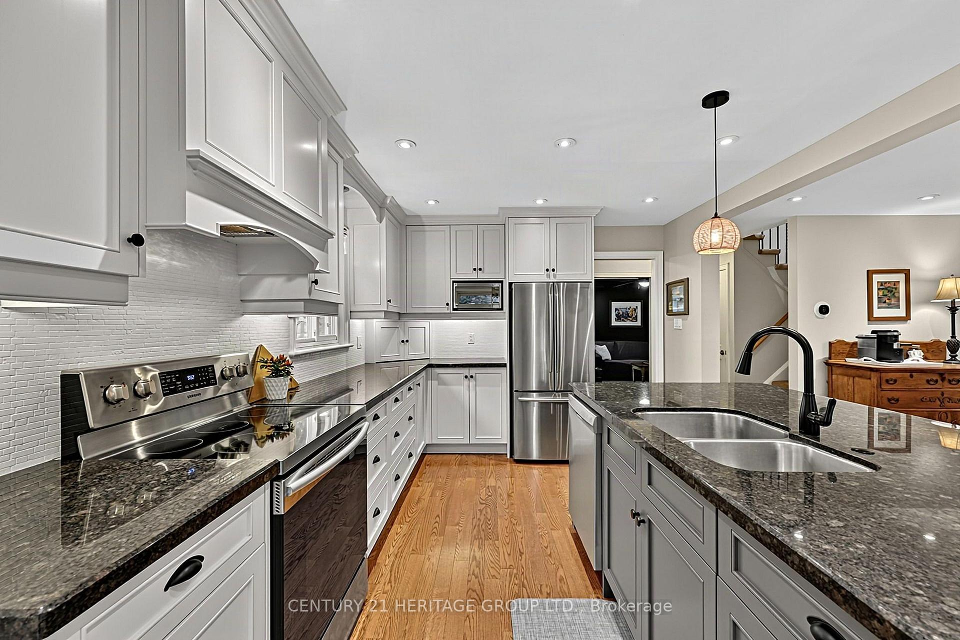 Photo 13 of 11 Bishop Crescent, Markham, Markham Village — HOMEH