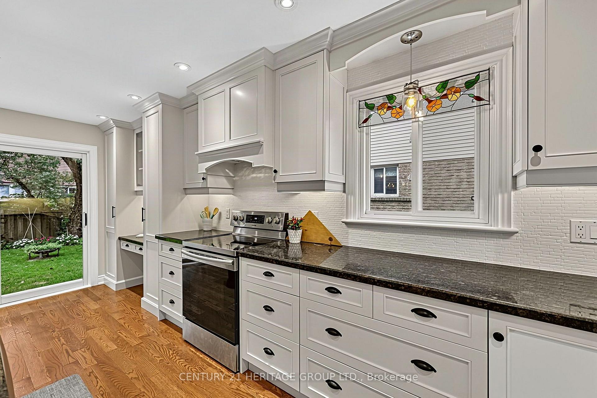 Photo 14 of 11 Bishop Crescent, Markham, Markham Village — HOMEH