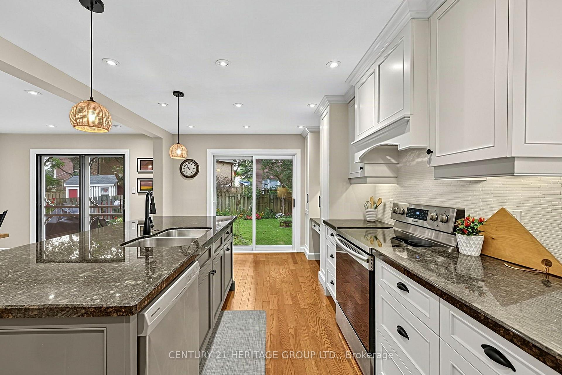 Photo 16 of 11 Bishop Crescent, Markham, Markham Village — HOMEH
