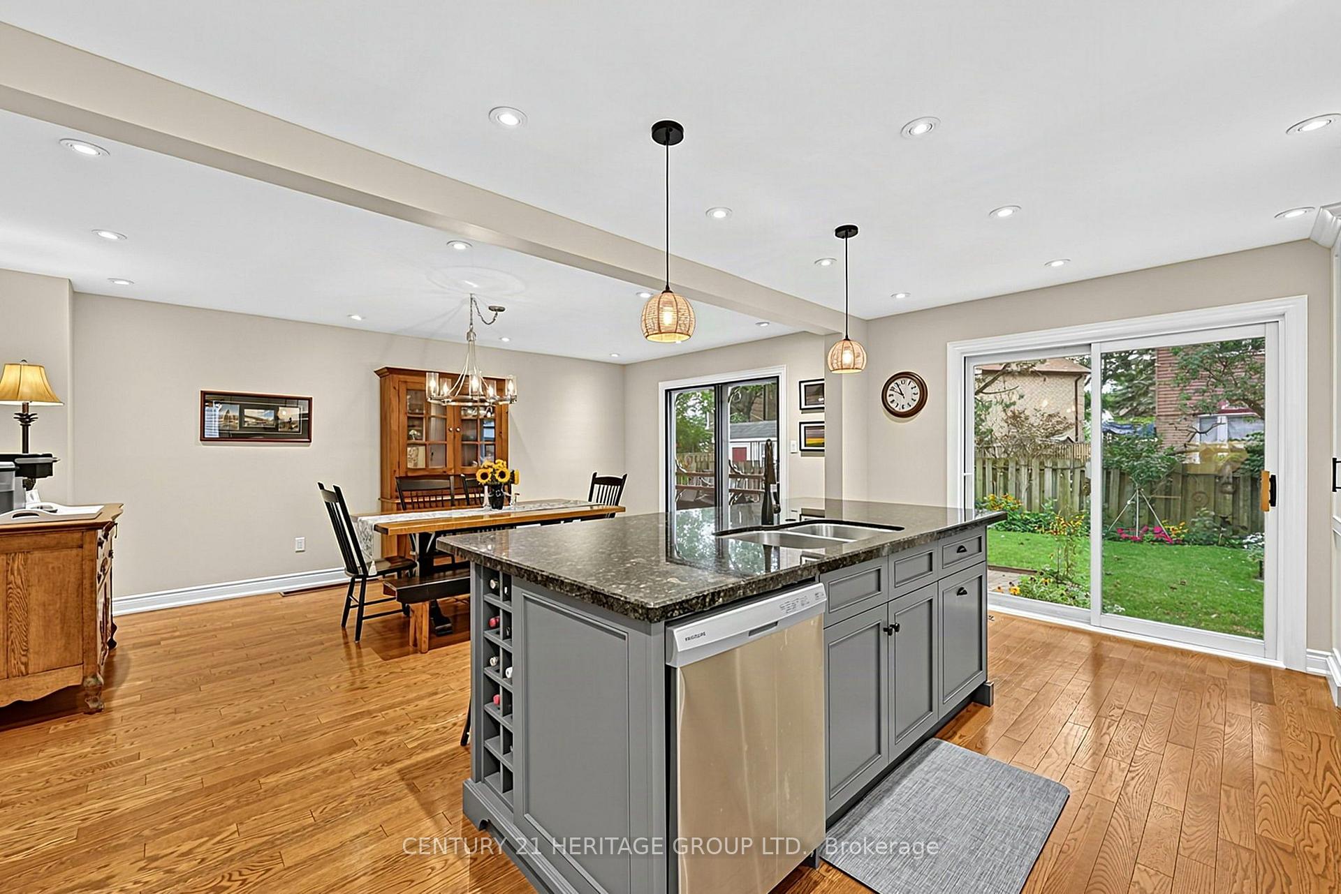 Photo 17 of 11 Bishop Crescent, Markham, Markham Village — HOMEH