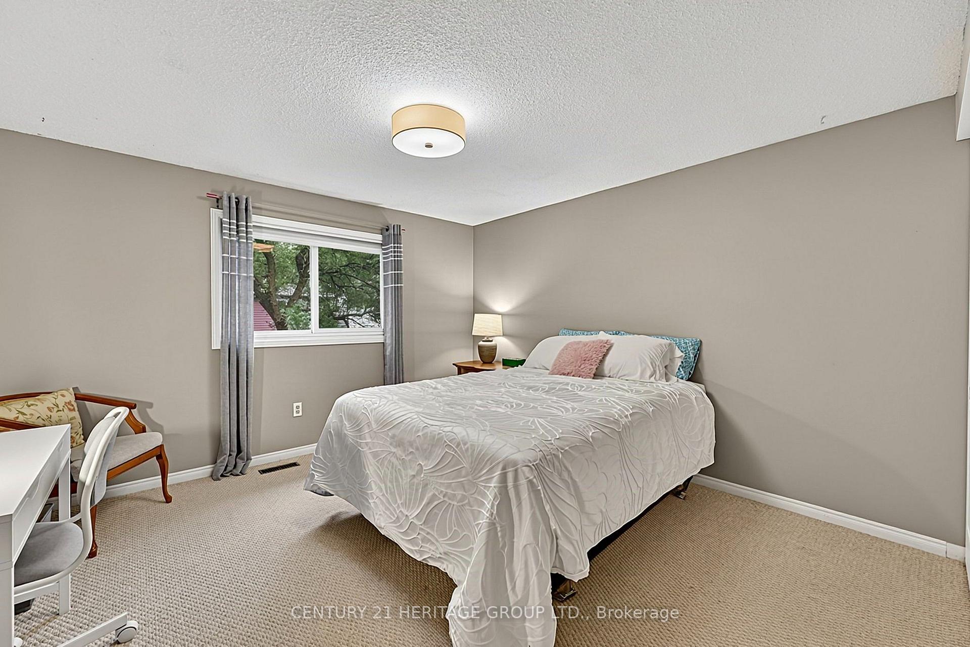 Photo 29 of 11 Bishop Crescent, Markham, Markham Village — HOMEH
