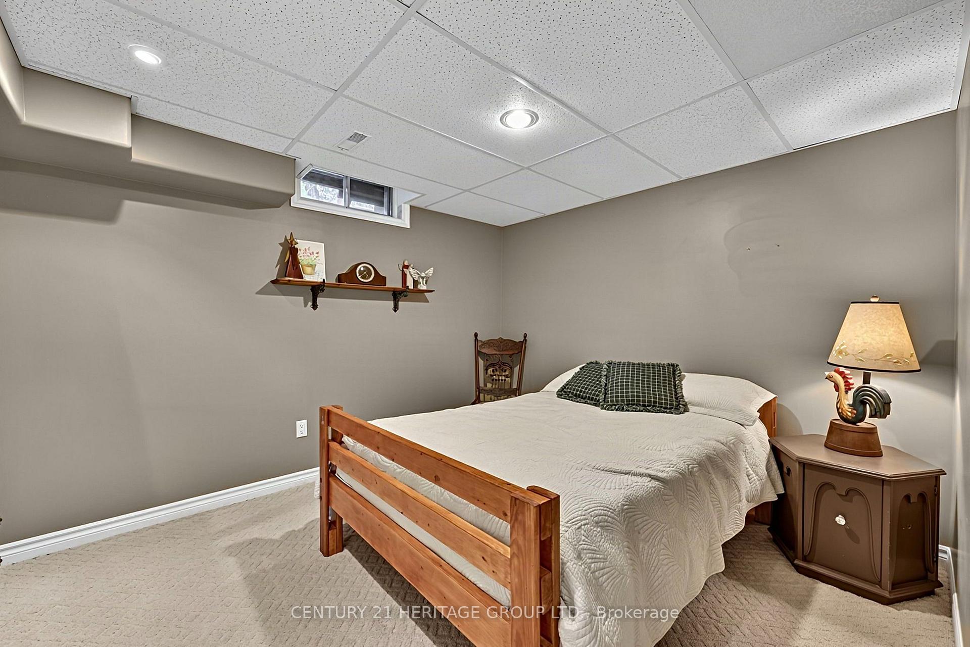 Photo 34 of 11 Bishop Crescent, Markham, Markham Village — HOMEH