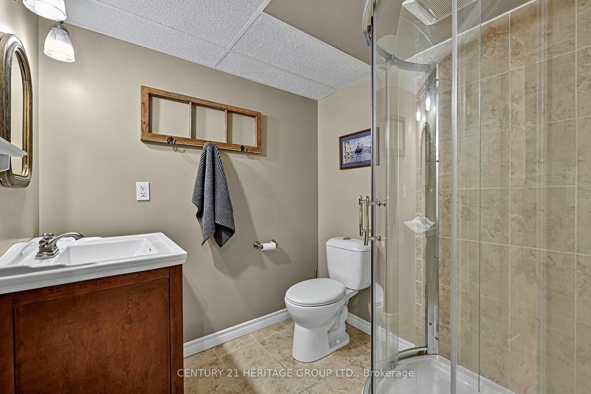 Photo 35 of 11 Bishop Crescent, Markham, Markham Village — HOMEH
