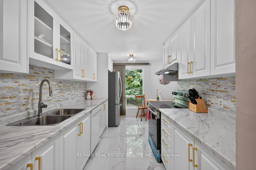 Photo 9 of 67 Grandridge Crescent, Guelph, Willow West/Sugarbush/West Acres — HOMEH