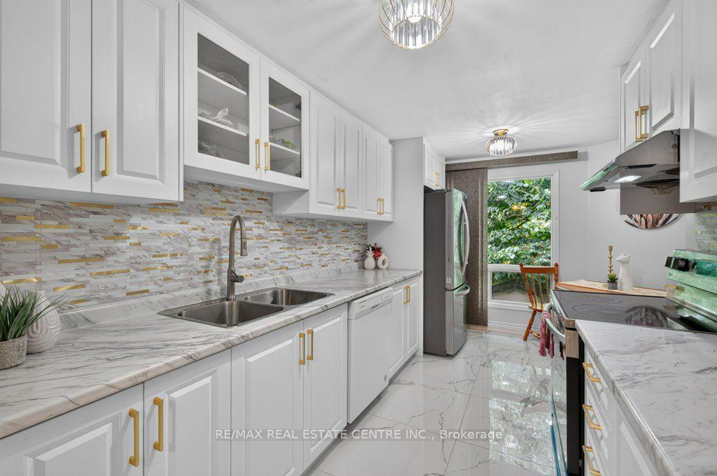 Photo 12 of 67 Grandridge Crescent, Guelph, Willow West/Sugarbush/West Acres — HOMEH
