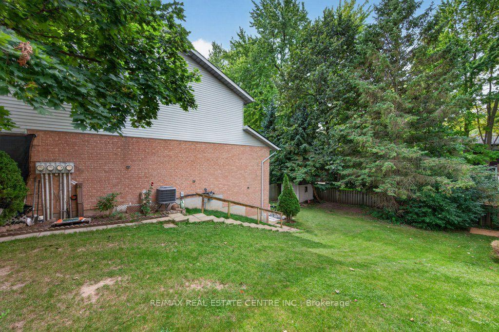 Photo 36 of 67 Grandridge Crescent, Guelph, Willow West/Sugarbush/West Acres — HOMEH