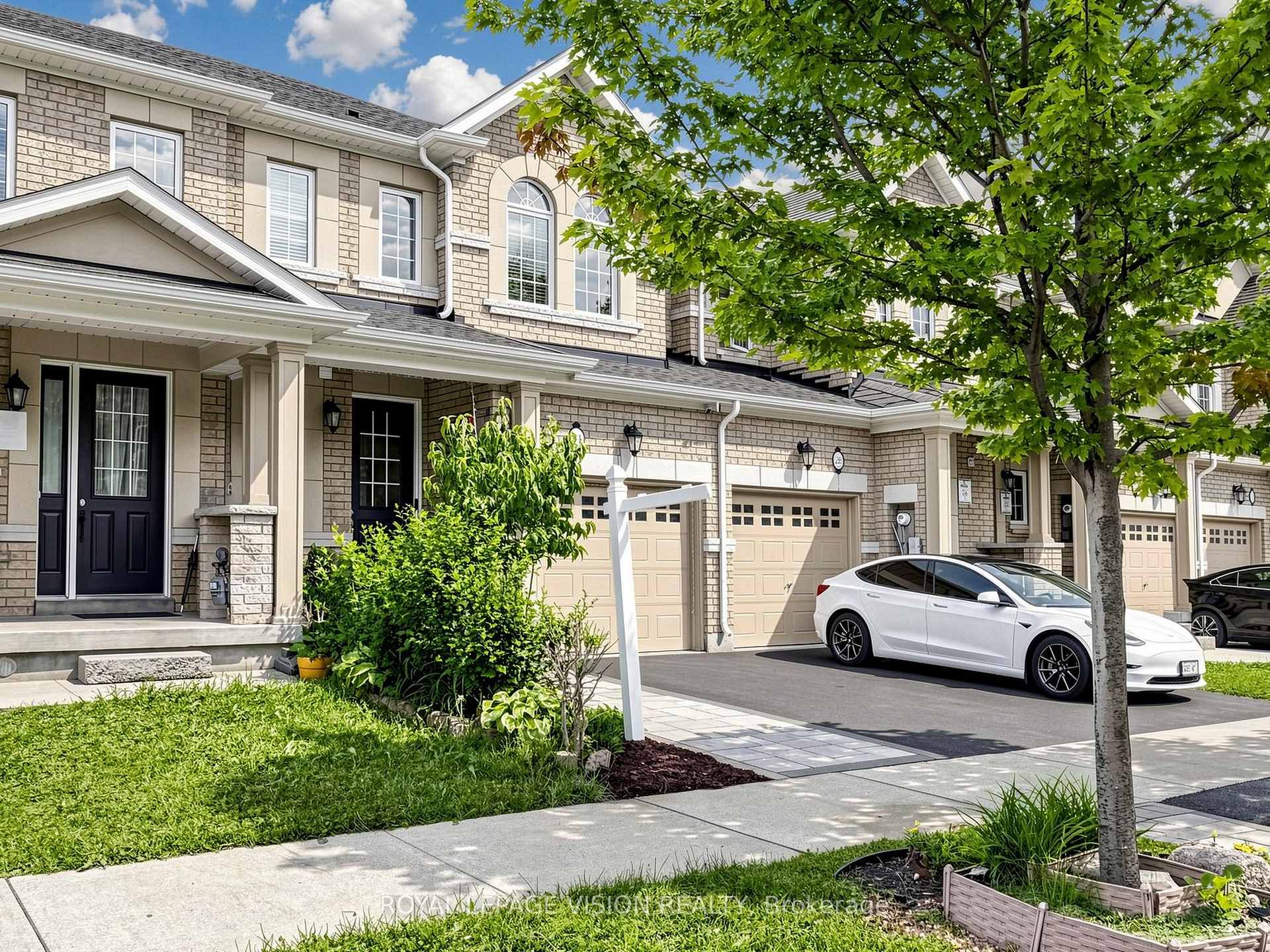 Photo 2 of 24 Pennycross Crescent, Brampton, Northwest Brampton — HOMEH