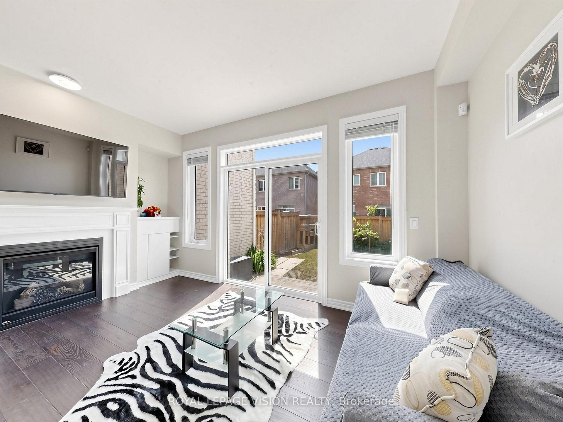 Photo 6 of 24 Pennycross Crescent, Brampton, Northwest Brampton — HOMEH
