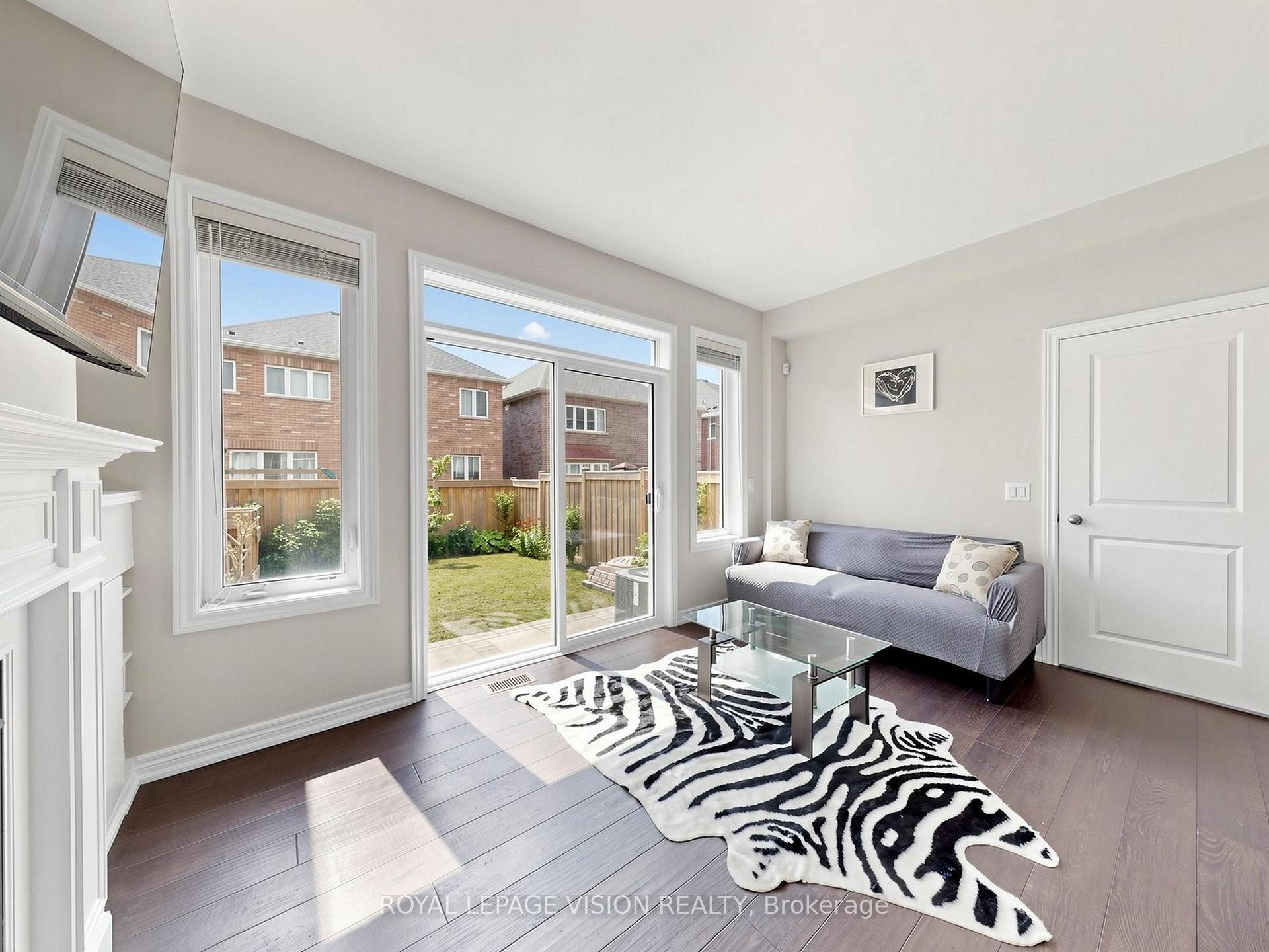 Photo 8 of 24 Pennycross Crescent, Brampton, Northwest Brampton — HOMEH