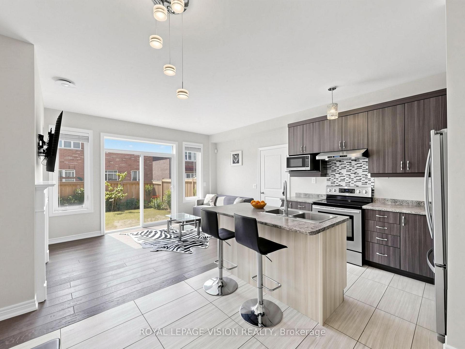 Photo 9 of 24 Pennycross Crescent, Brampton, Northwest Brampton — HOMEH