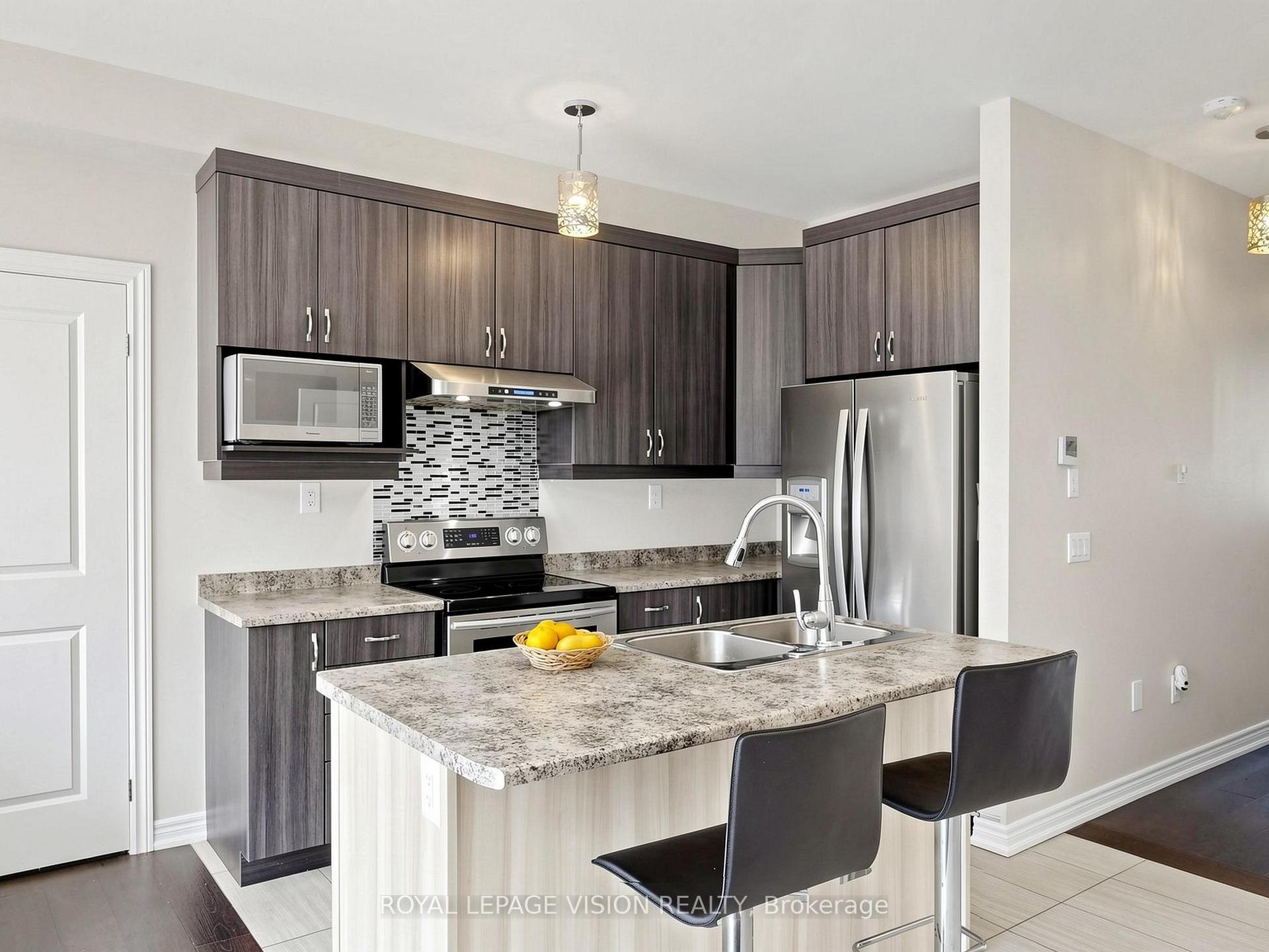 Photo 10 of 24 Pennycross Crescent, Brampton, Northwest Brampton — HOMEH