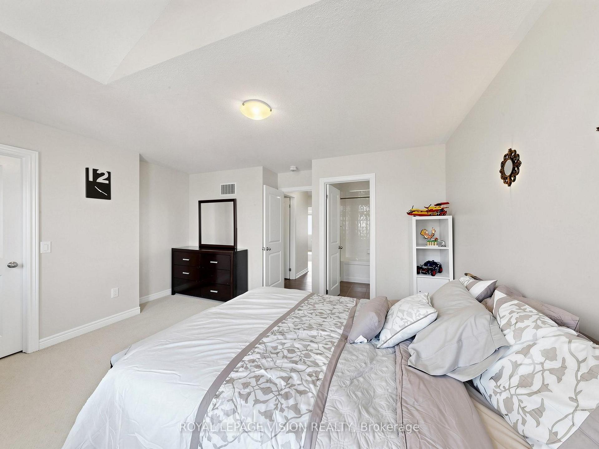 Photo 13 of 24 Pennycross Crescent, Brampton, Northwest Brampton — HOMEH