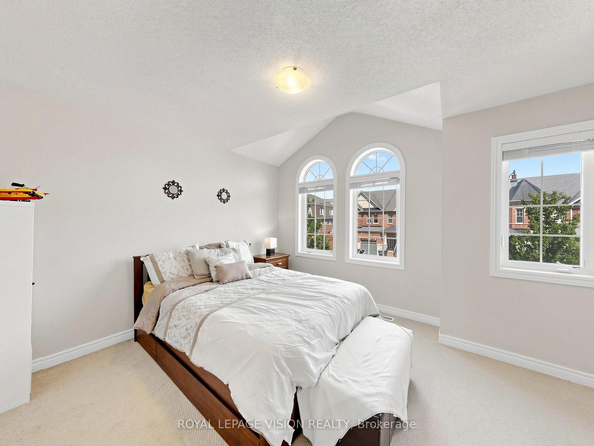 Photo 14 of 24 Pennycross Crescent, Brampton, Northwest Brampton — HOMEH