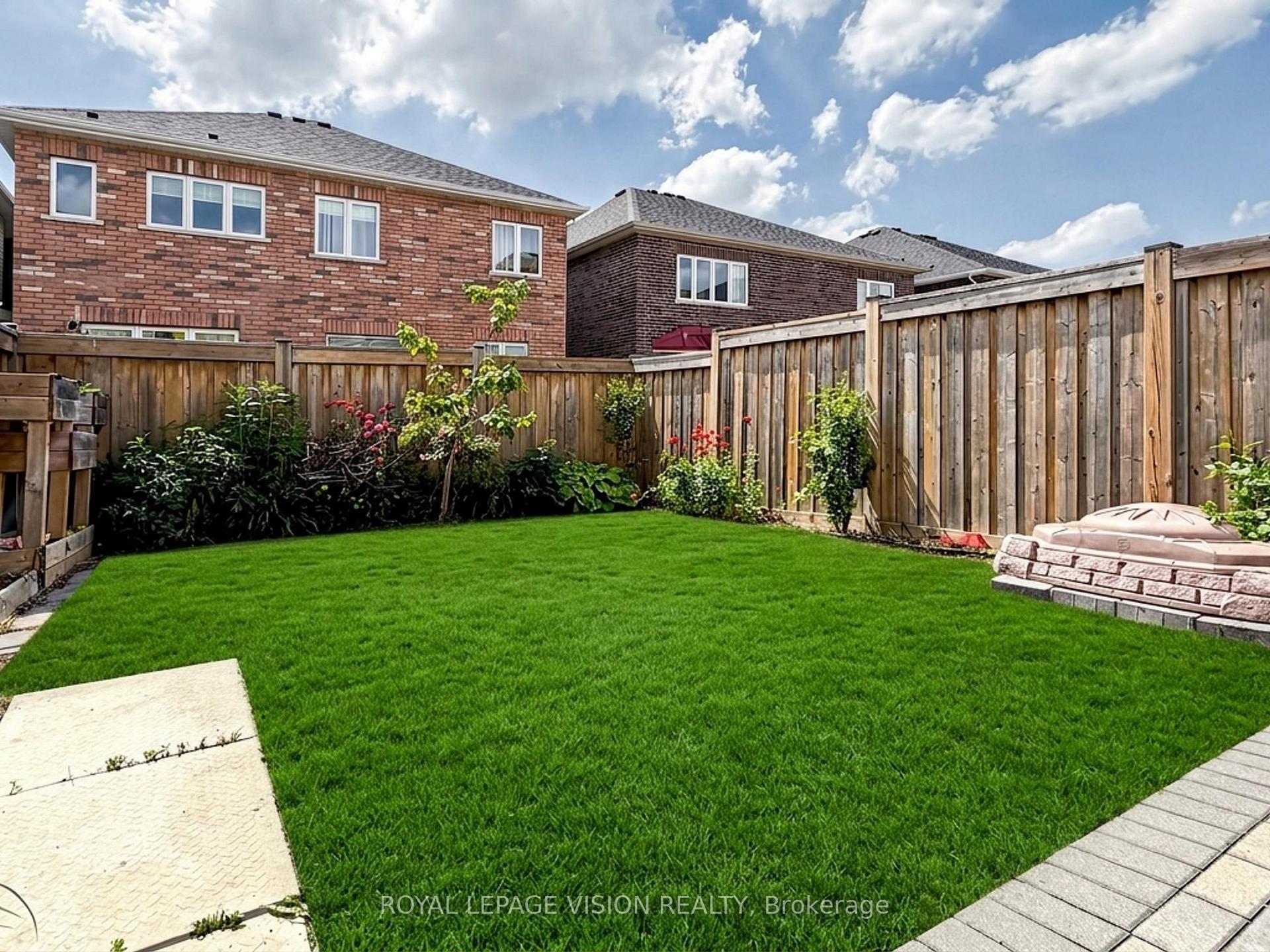 Photo 25 of 24 Pennycross Crescent, Brampton, Northwest Brampton — HOMEH