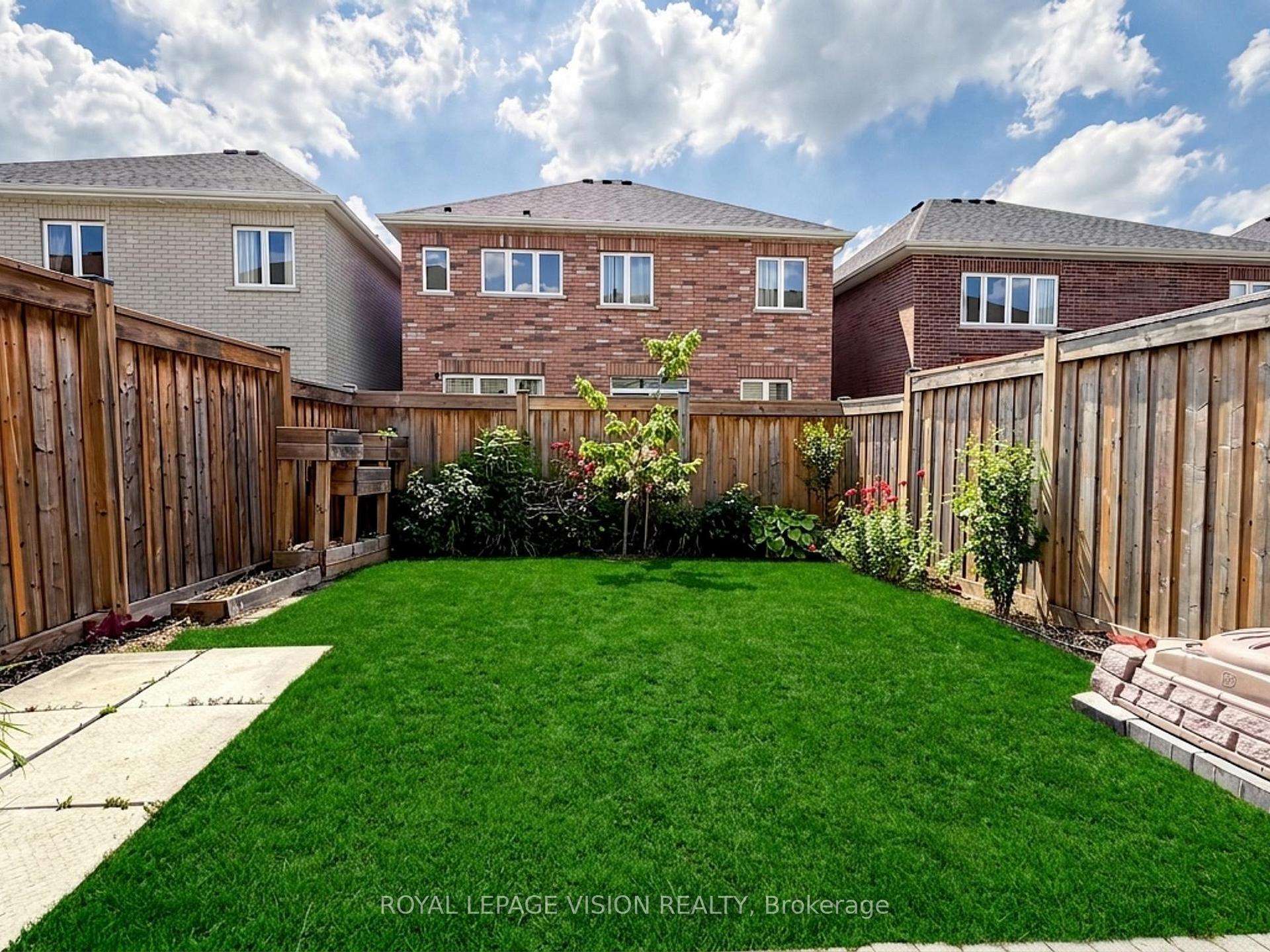 Photo 26 of 24 Pennycross Crescent, Brampton, Northwest Brampton — HOMEH