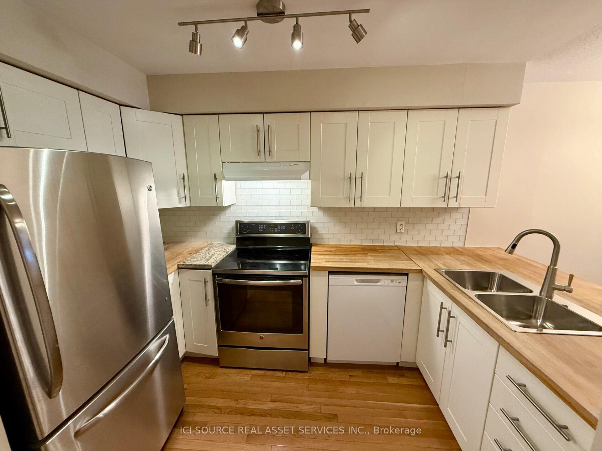 Photo 2 of 8 Blue Moon Private, Ottawa, Manor Park — HOMEH