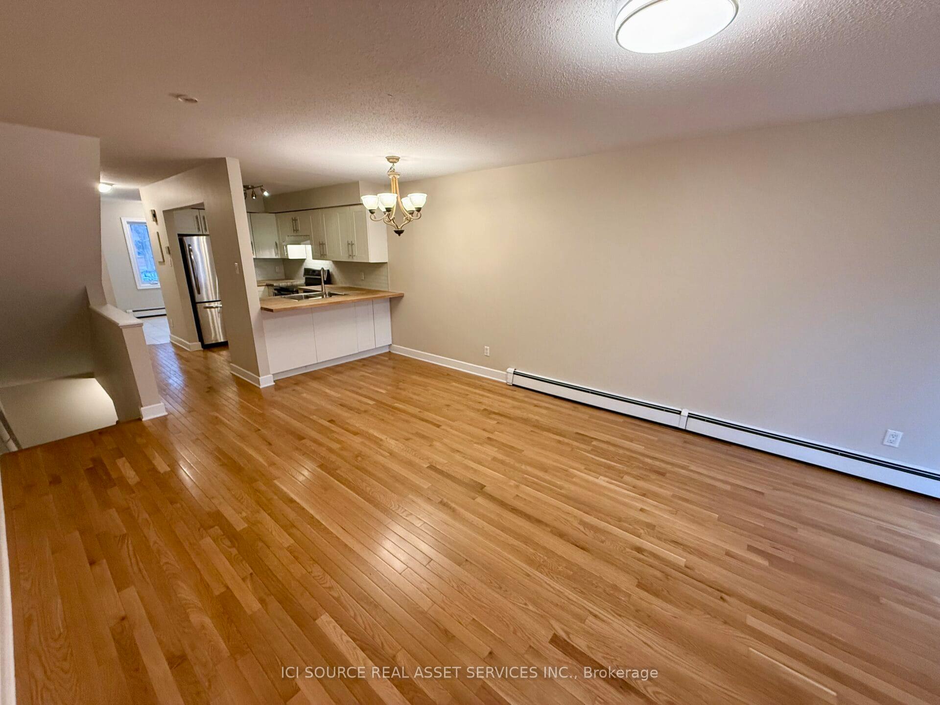 Photo 4 of 8 Blue Moon Private, Ottawa, Manor Park — HOMEH