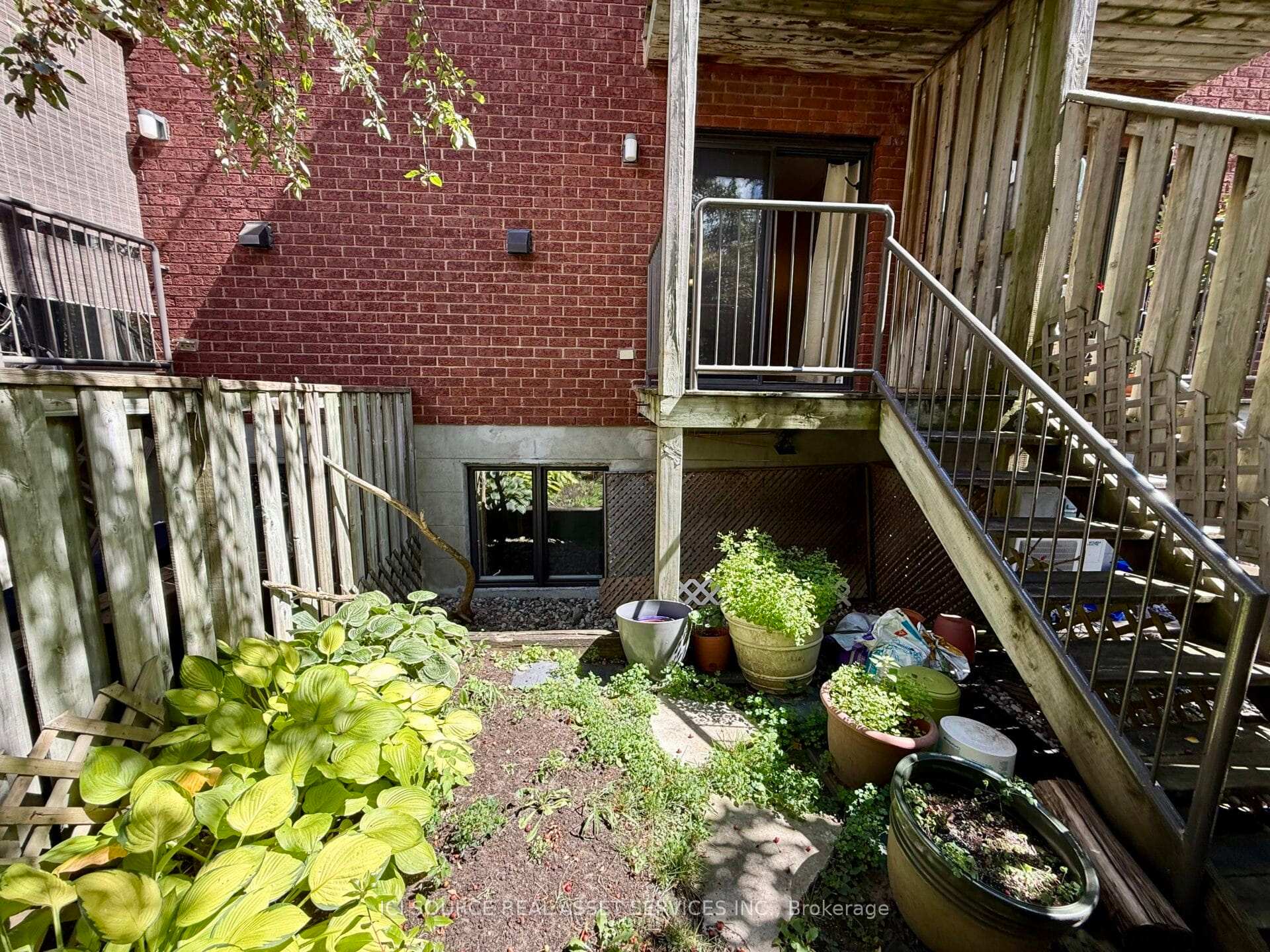Photo 7 of 8 Blue Moon Private, Ottawa, Manor Park — HOMEH