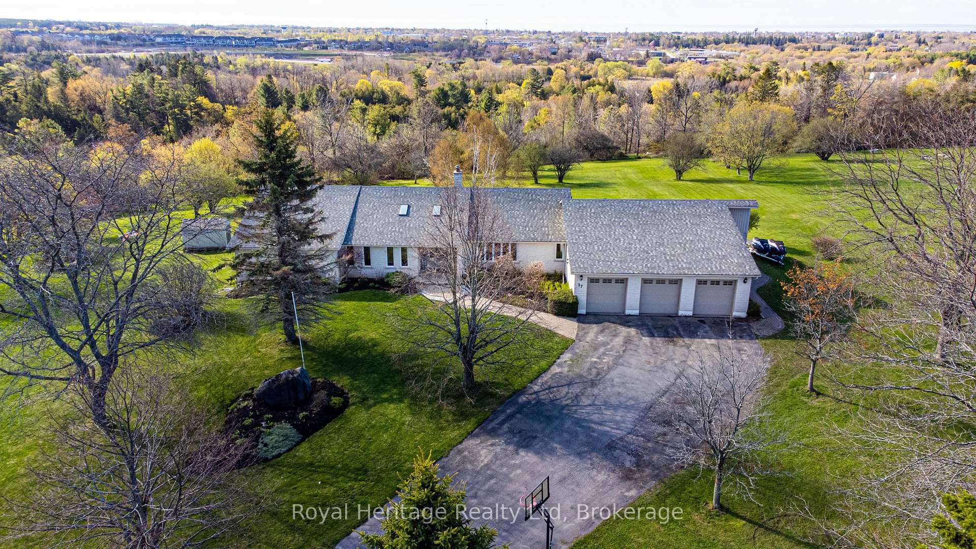 Photo 1 of 37 Forest Hill Drive, Hamilton Township, Rural Hamilton — HOMEH
