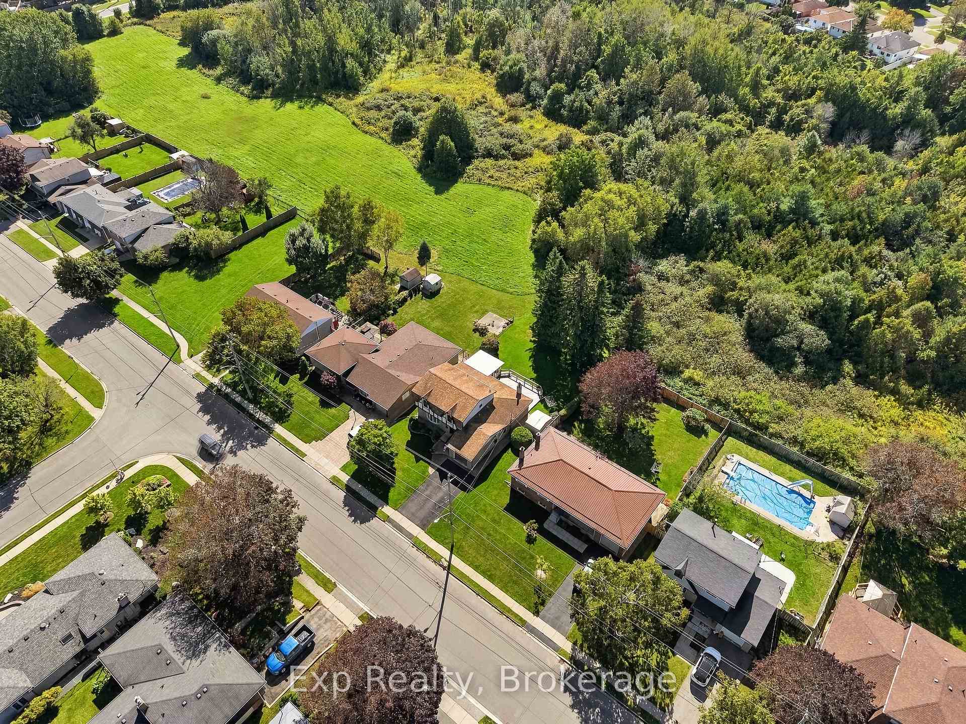 Photo 2 of 717 Westwood Drive, Cobourg — HOMEH