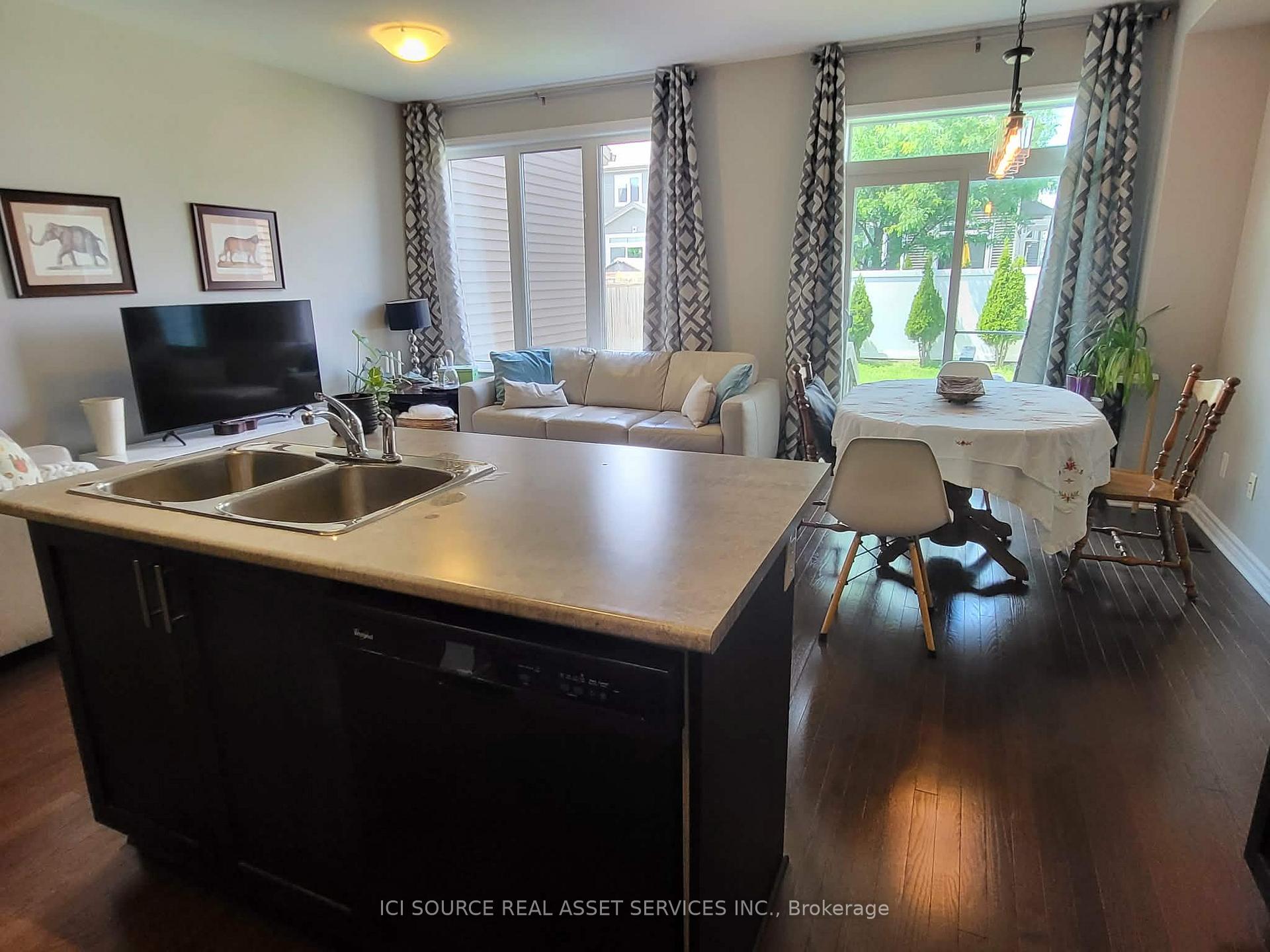 Photo 13 of 308 Fergus Crescent, Ottawa, Barrhaven - Cedargrove/Fraserdale — HOMEH