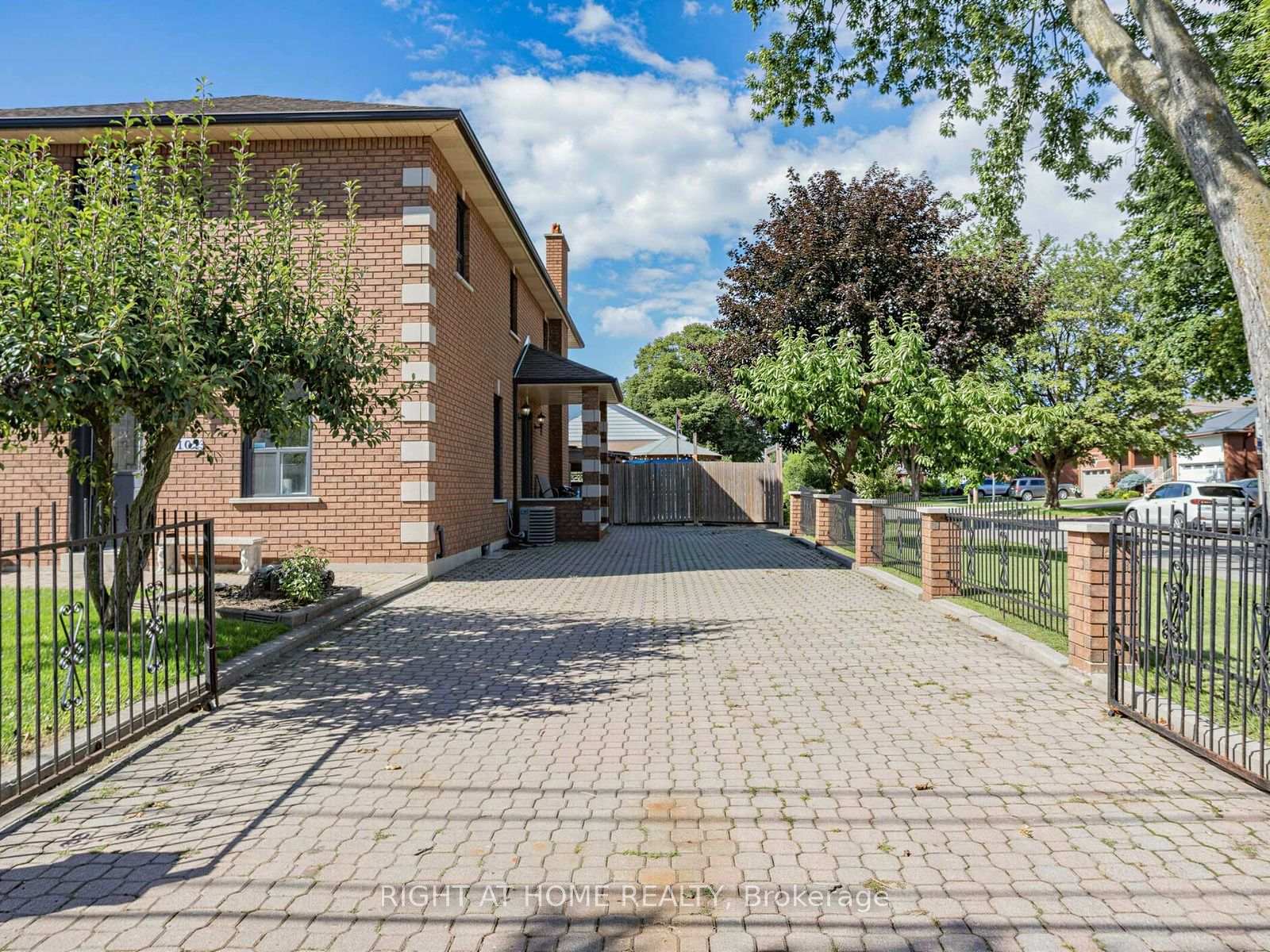 Photo 2 of 102 Judson Street, Etobicoke, Mimico — HOMEH