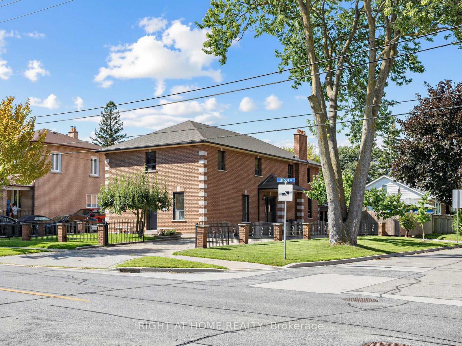 Photo 4 of 102 Judson Street, Etobicoke, Mimico — HOMEH