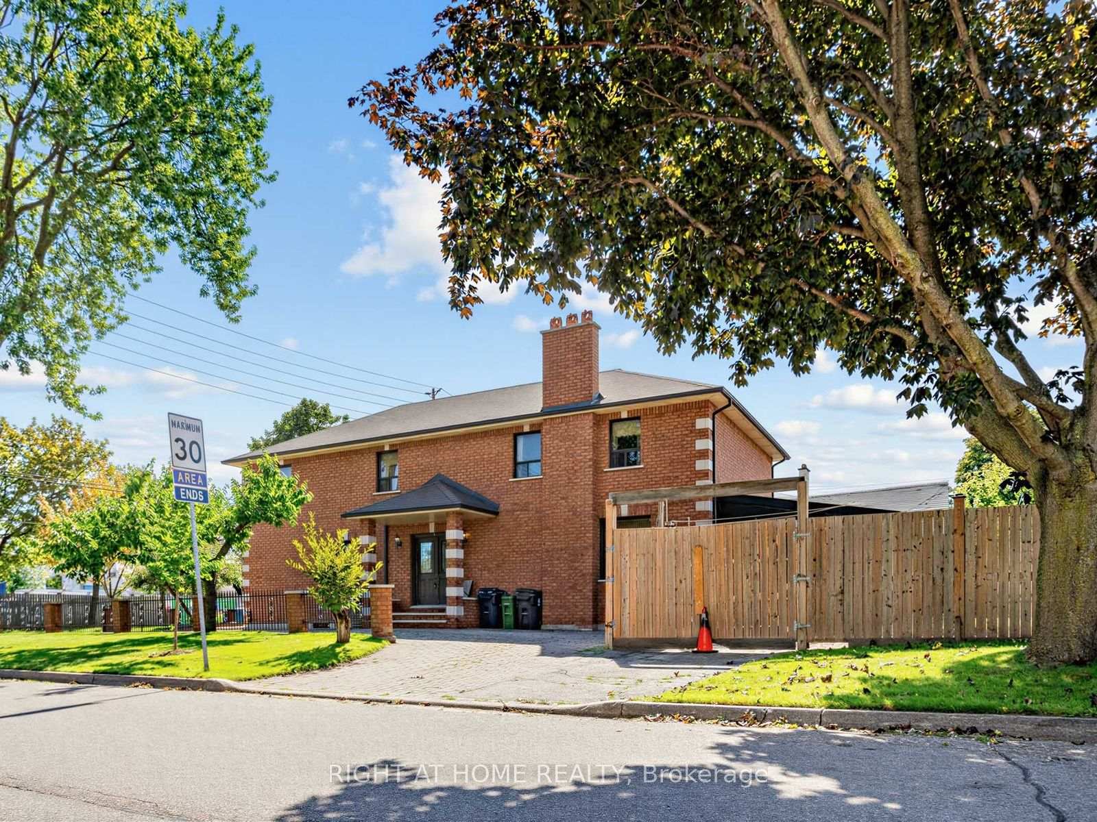 Photo 5 of 102 Judson Street, Etobicoke, Mimico — HOMEH