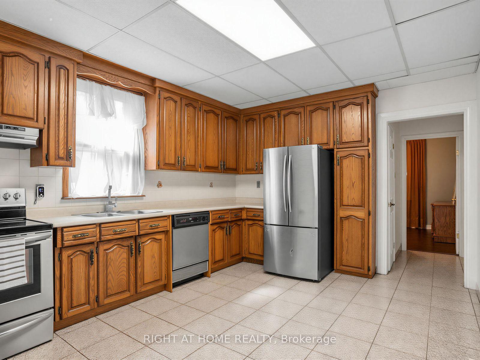 Photo 9 of 102 Judson Street, Etobicoke, Mimico — HOMEH