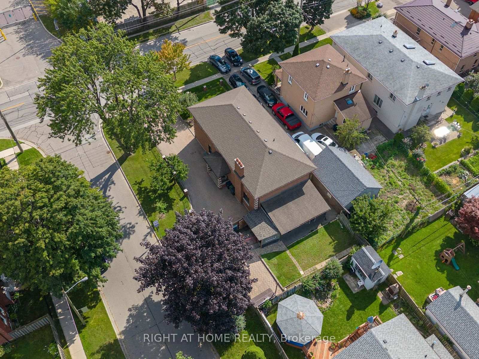 Photo 3 of 102 Judson Street, Etobicoke, Mimico — HOMEH