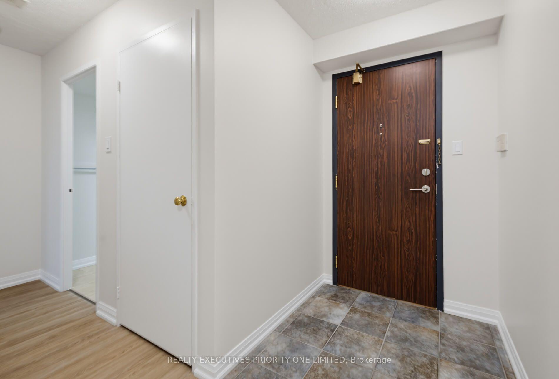 Photo 6 of Unit 1501, 7460 Bathurst Street, Vaughan, Brownridge — HOMEH