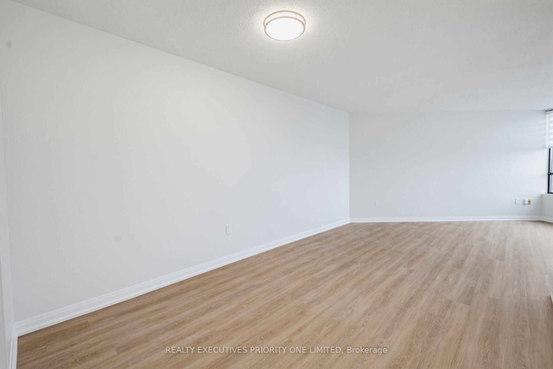 Photo 8 of Unit 1501, 7460 Bathurst Street, Vaughan, Brownridge — HOMEH