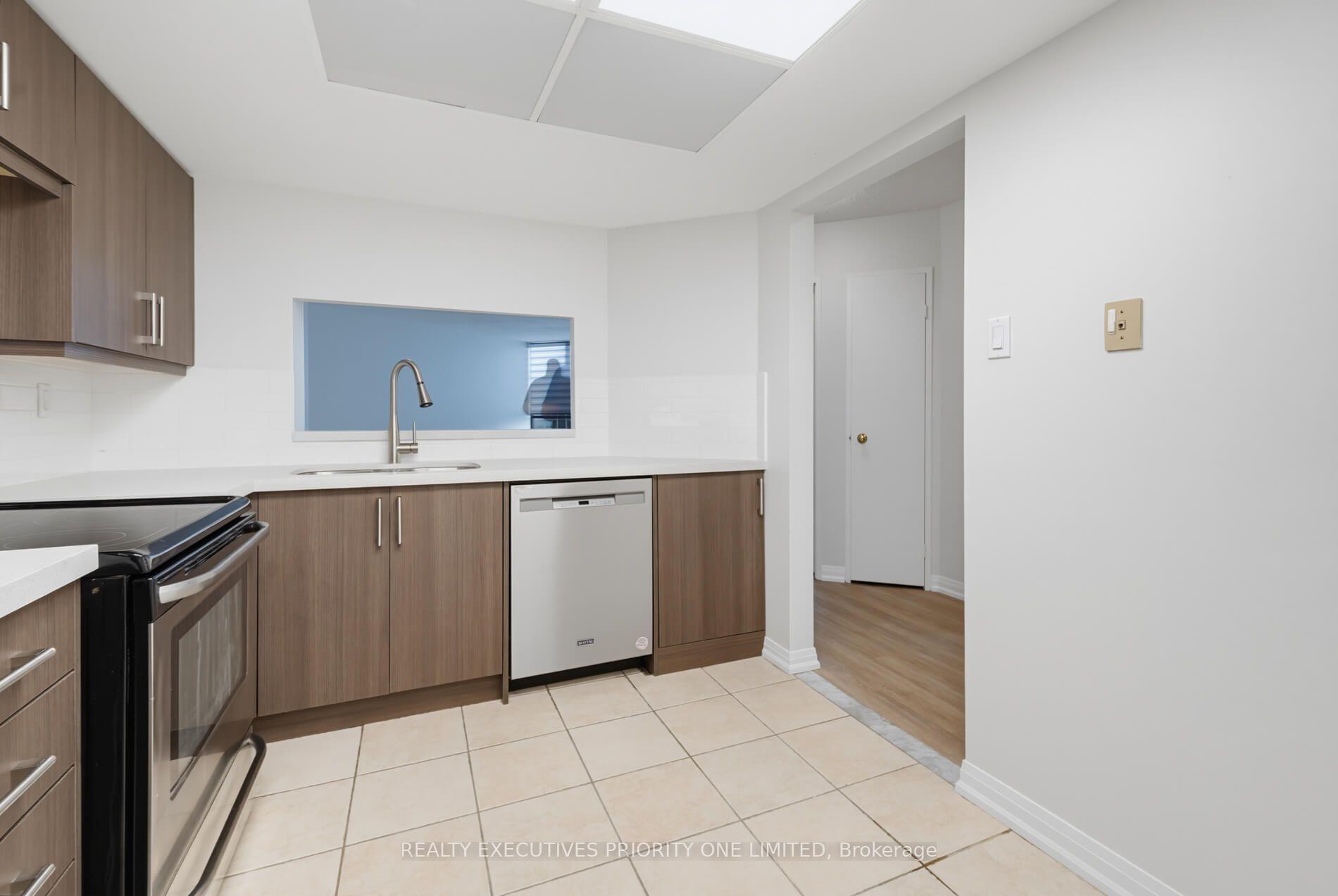 Photo 15 of Unit 1501, 7460 Bathurst Street, Vaughan, Brownridge — HOMEH