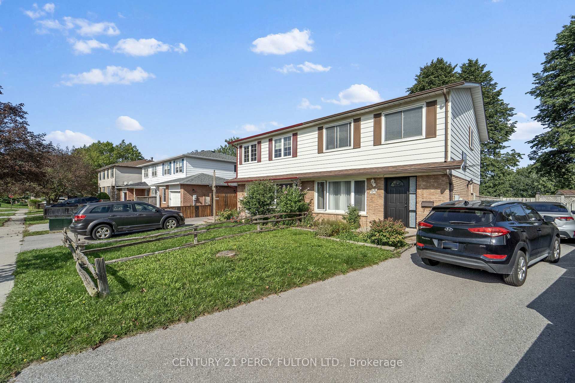 Photo 3 of 98 Doreen Crescent, Clarington, Bowmanville — HOMEH