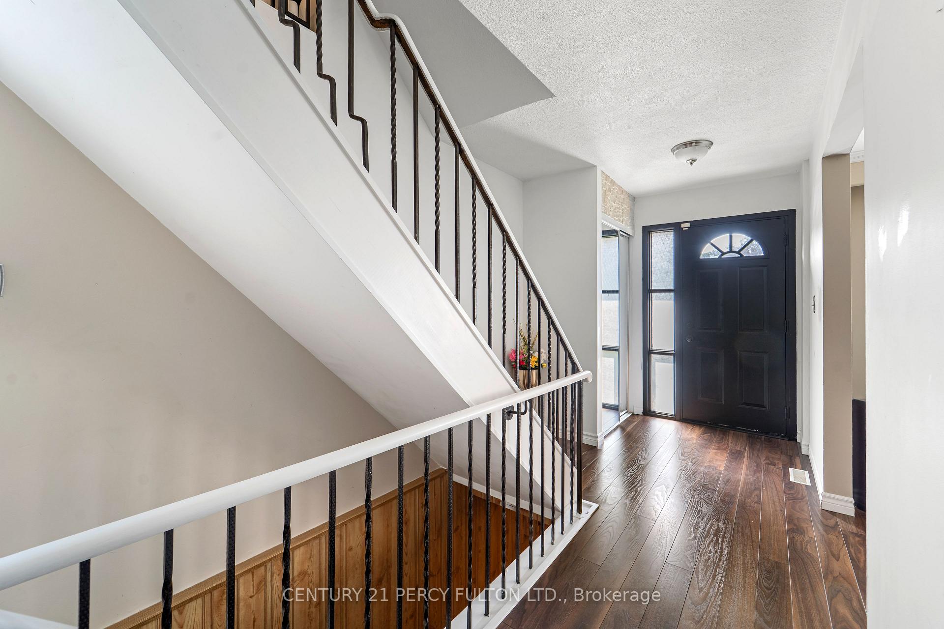 Photo 4 of 98 Doreen Crescent, Clarington, Bowmanville — HOMEH