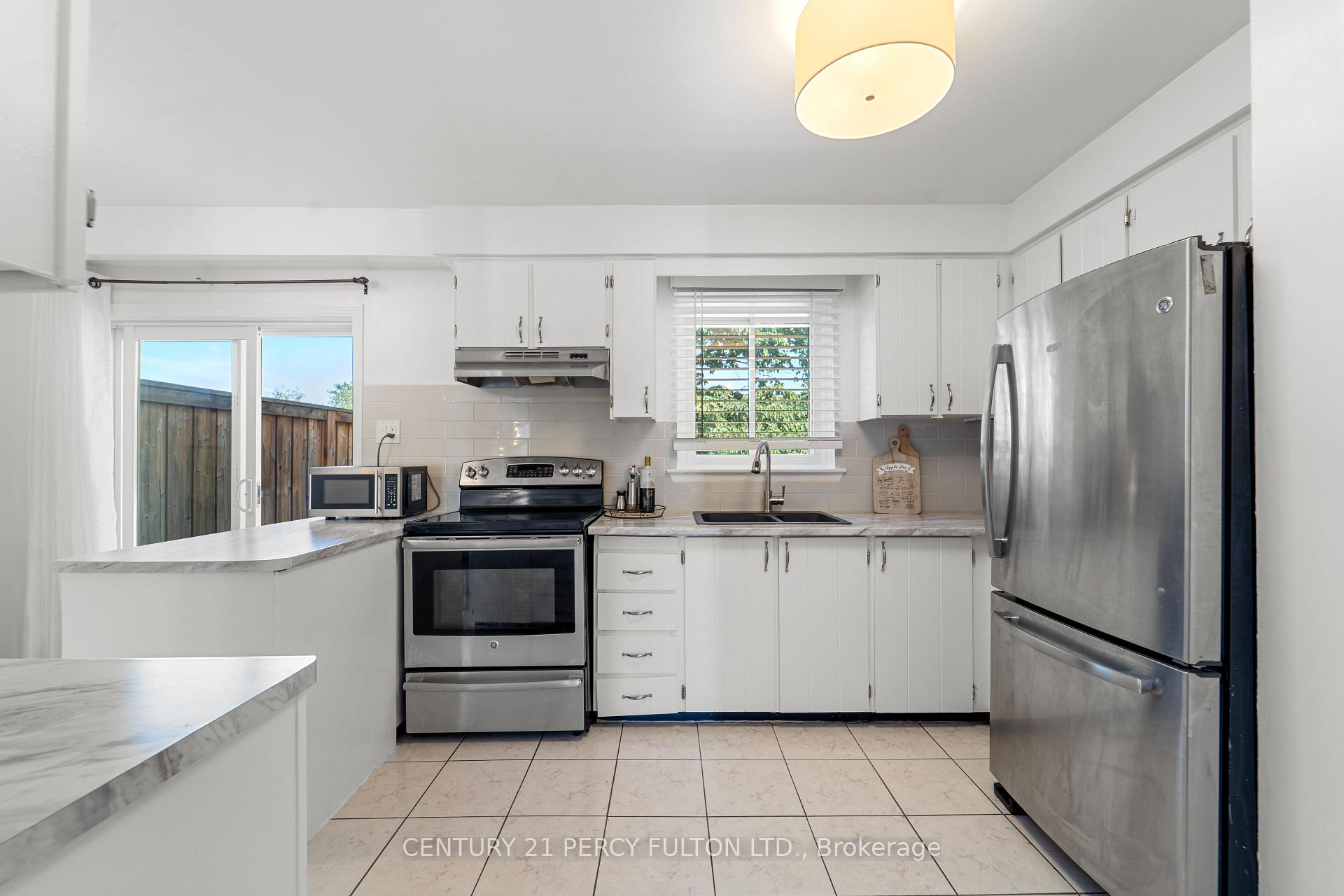 Photo 7 of 98 Doreen Crescent, Clarington, Bowmanville — HOMEH